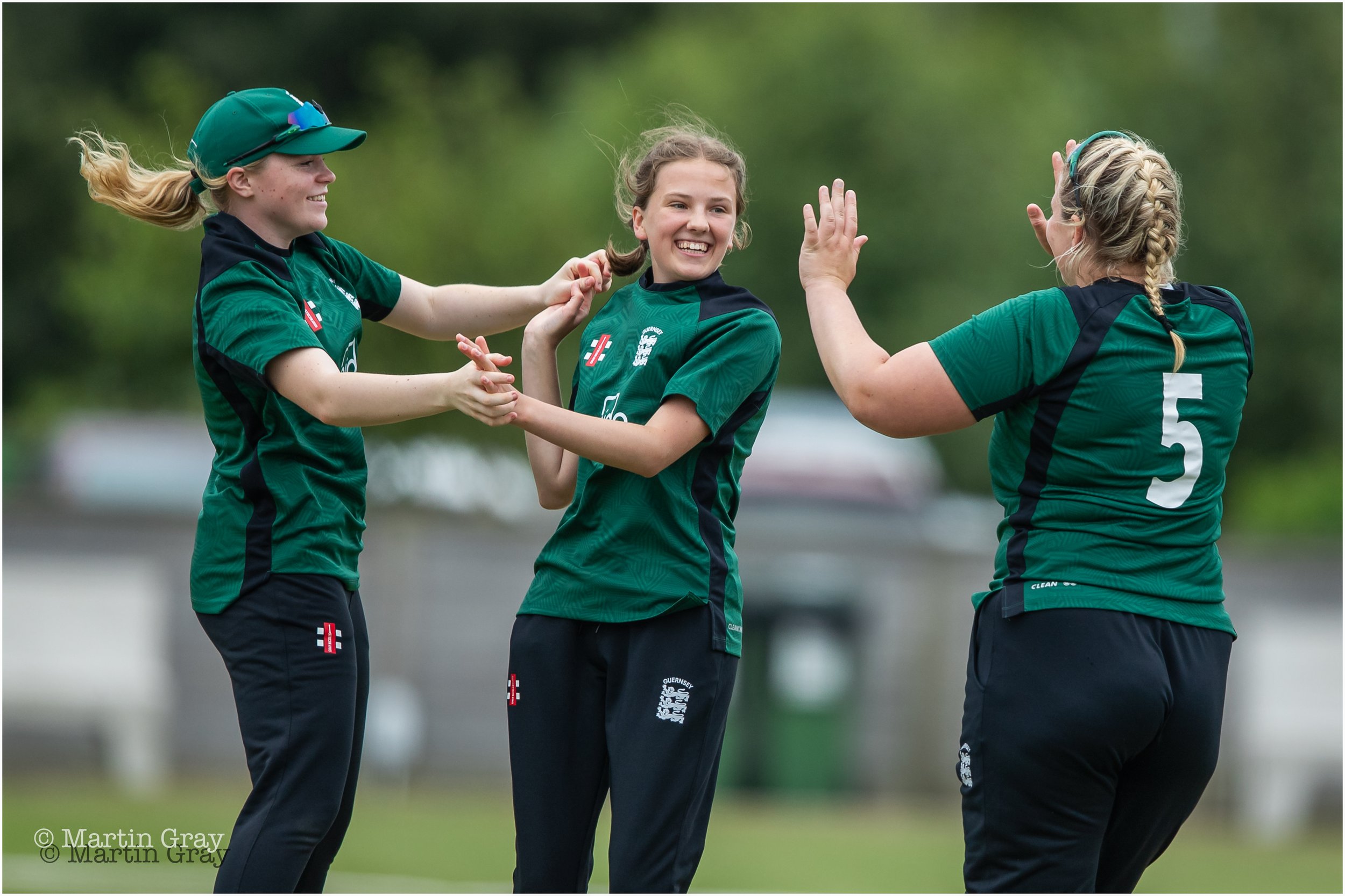 Molly Robinson wicket celebration-4280.jpg