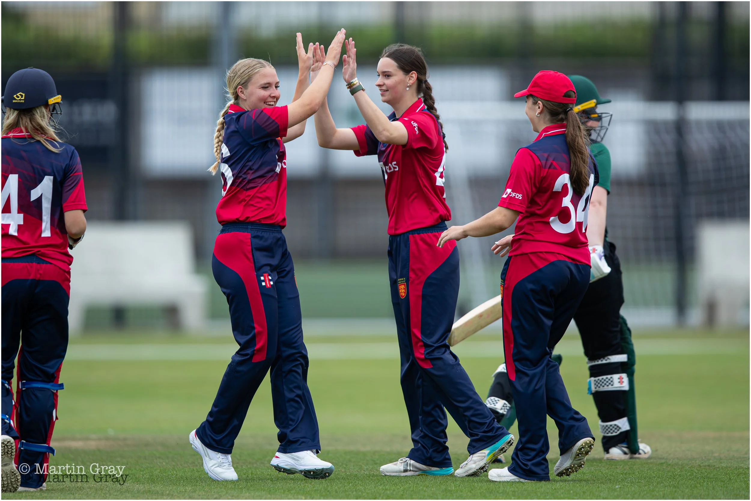 Trinity Smith celebrates a wicket-3248.jpg