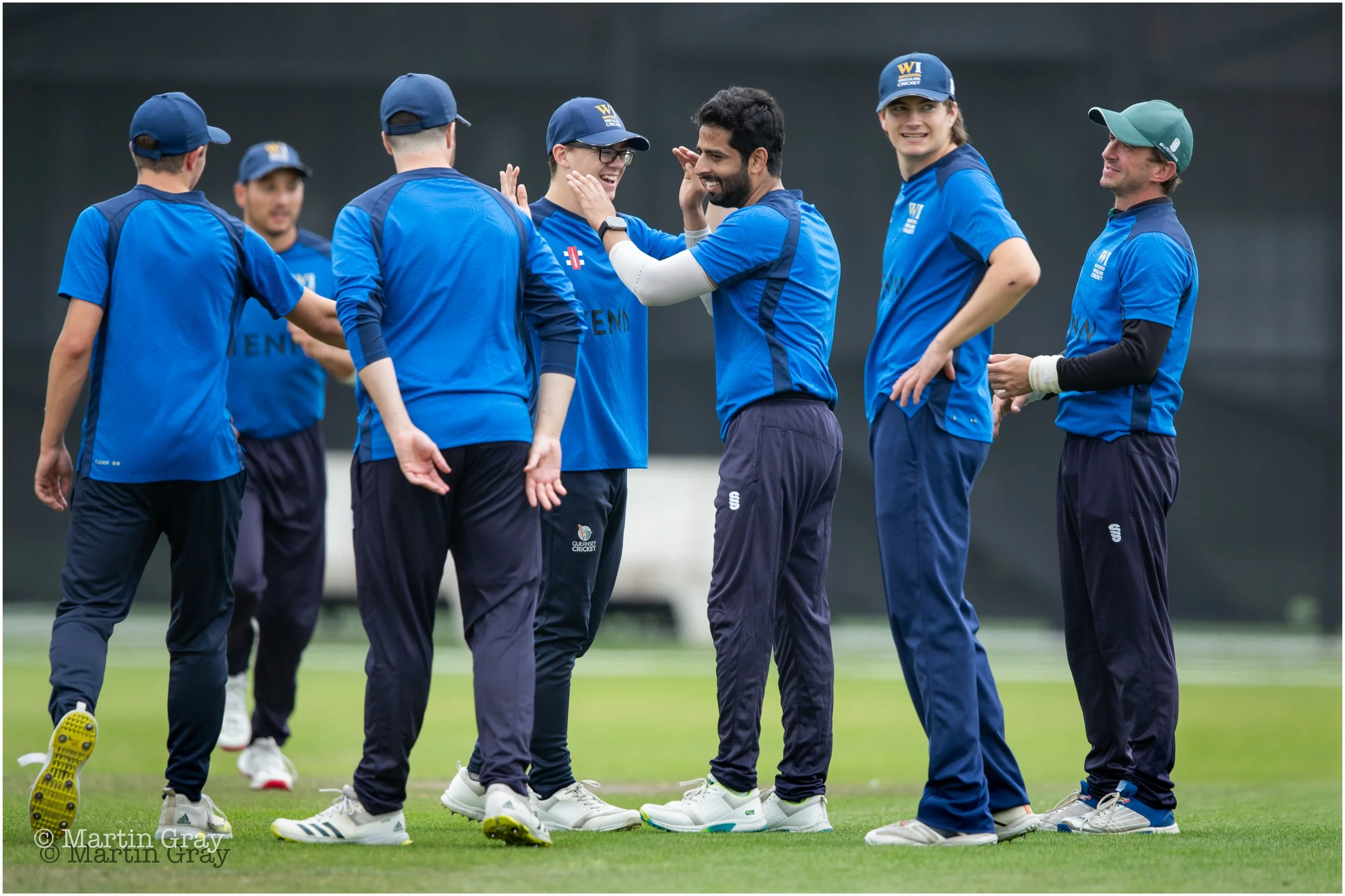 Wanderers celebrate the early wicket of Jack Kemp-8260.jpg