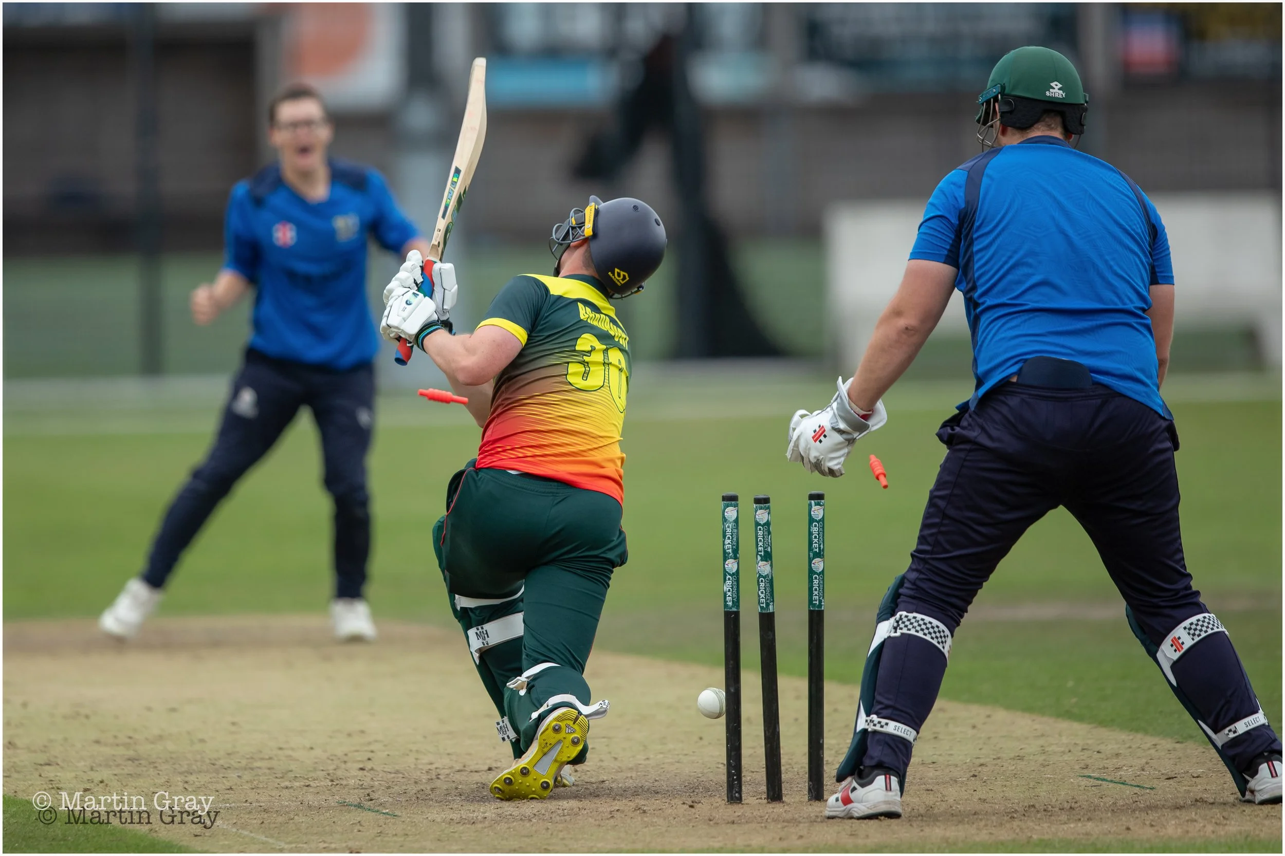 Alfie Gallienne bowls Adam Bradbury-8558.jpg