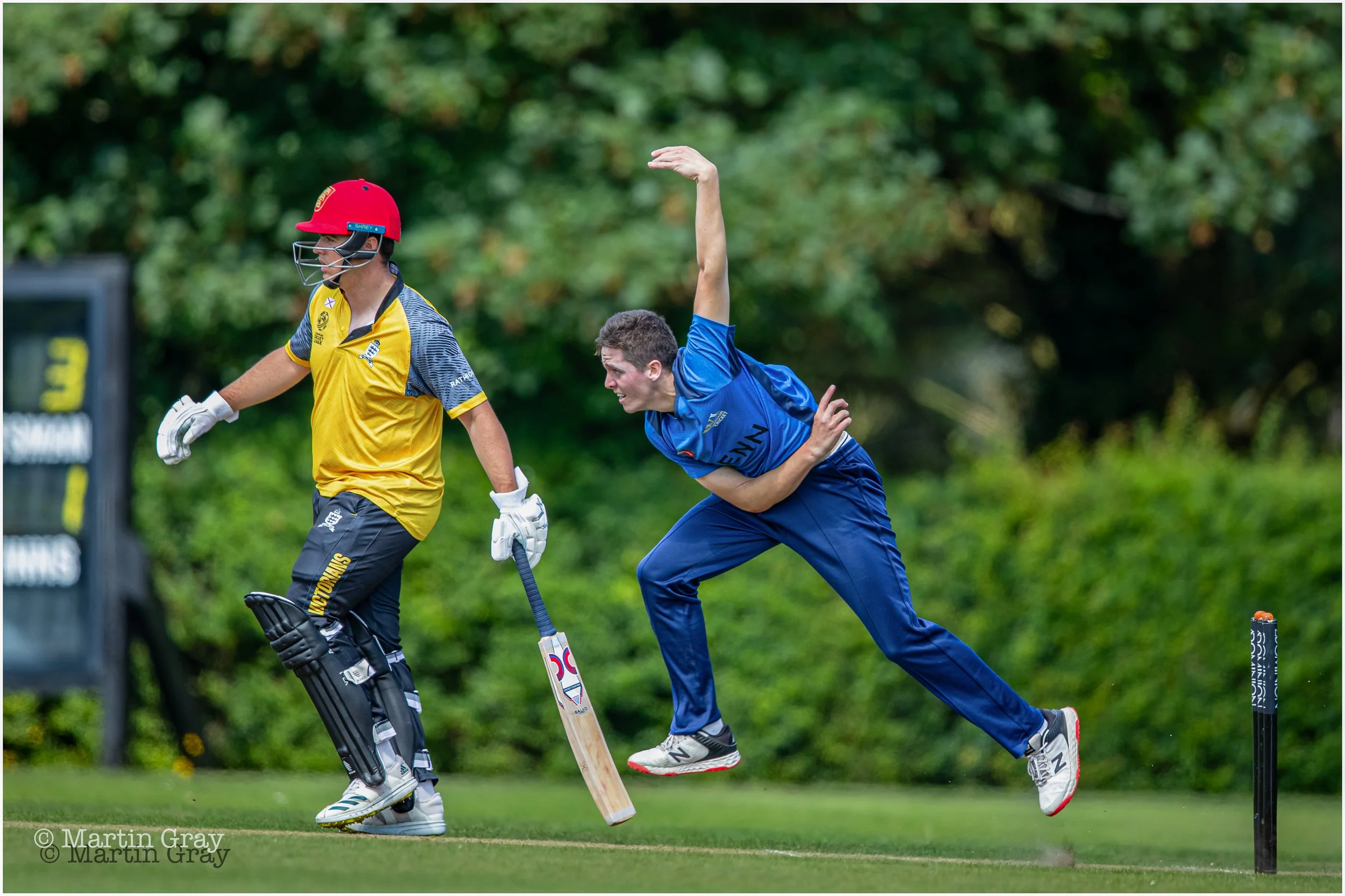Louis Steyn bowling to Jonny Heyward with Charlie Brennen backing up-9670.jpg