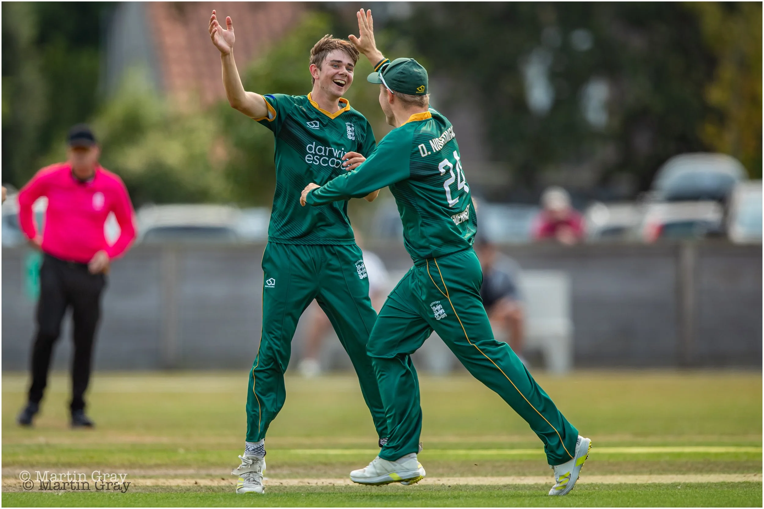 Charlie Forshaw celebrates his fifth wicket with Ollie Nightingale-5938.jpg