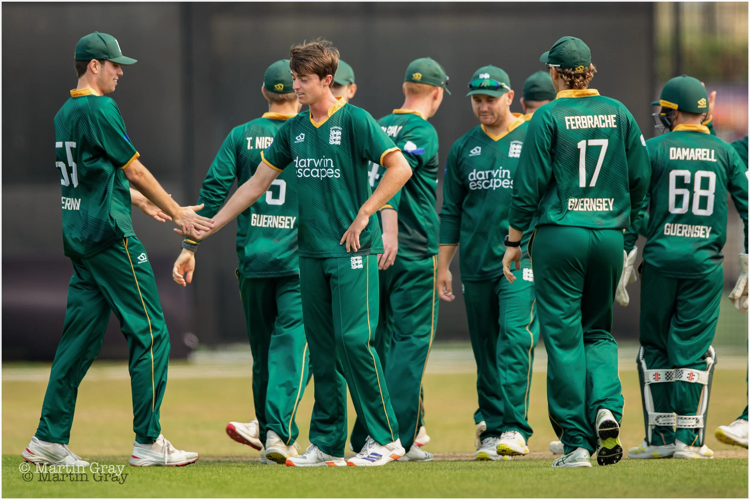 Guernsey Team huddle-6104.jpg