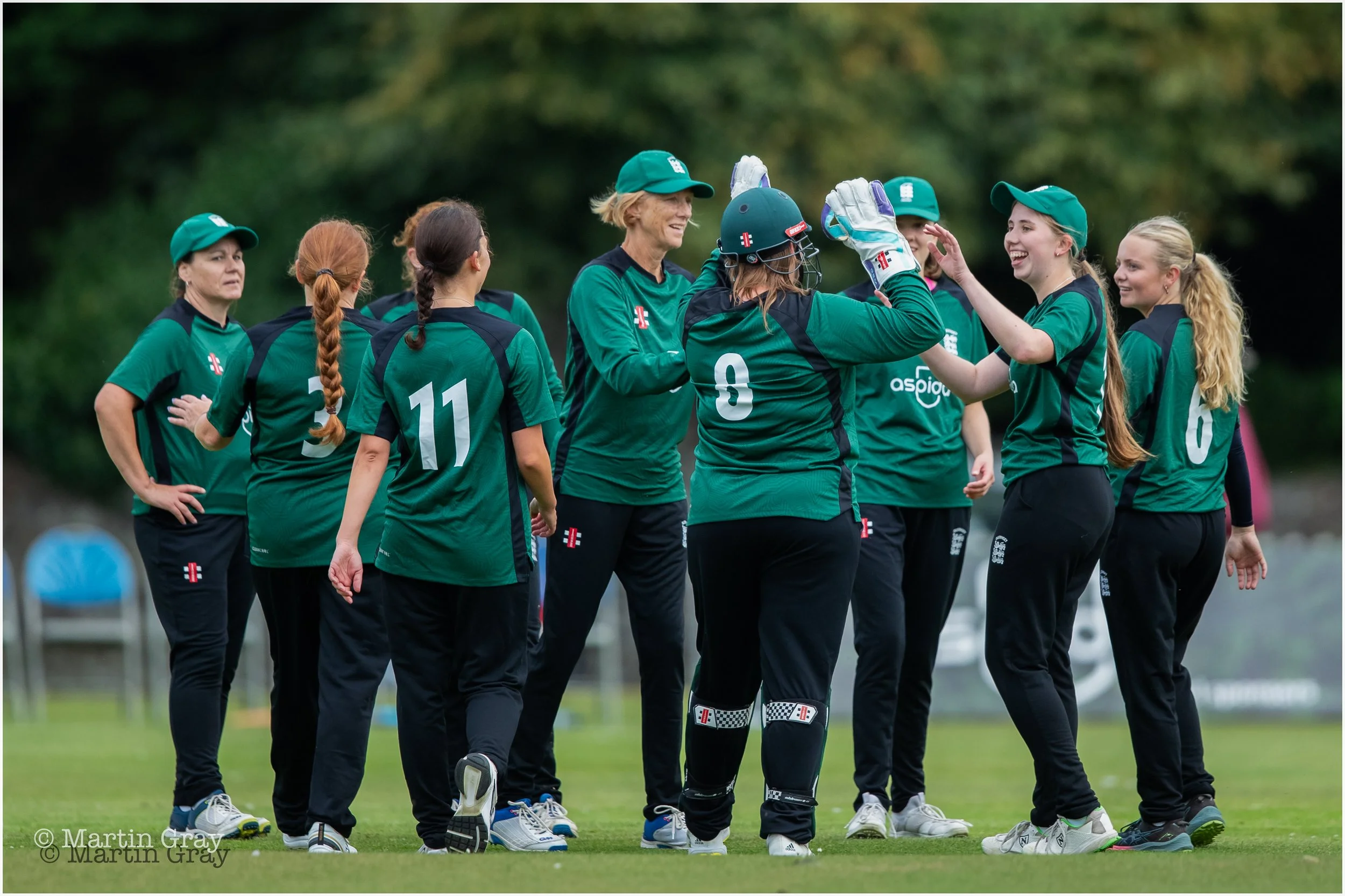 Guernsey Women team huddle-8370.jpg