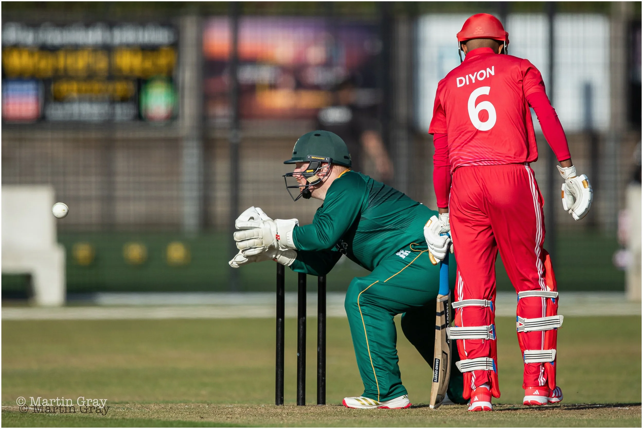Alex Bushell takes a return throw-0881.jpg