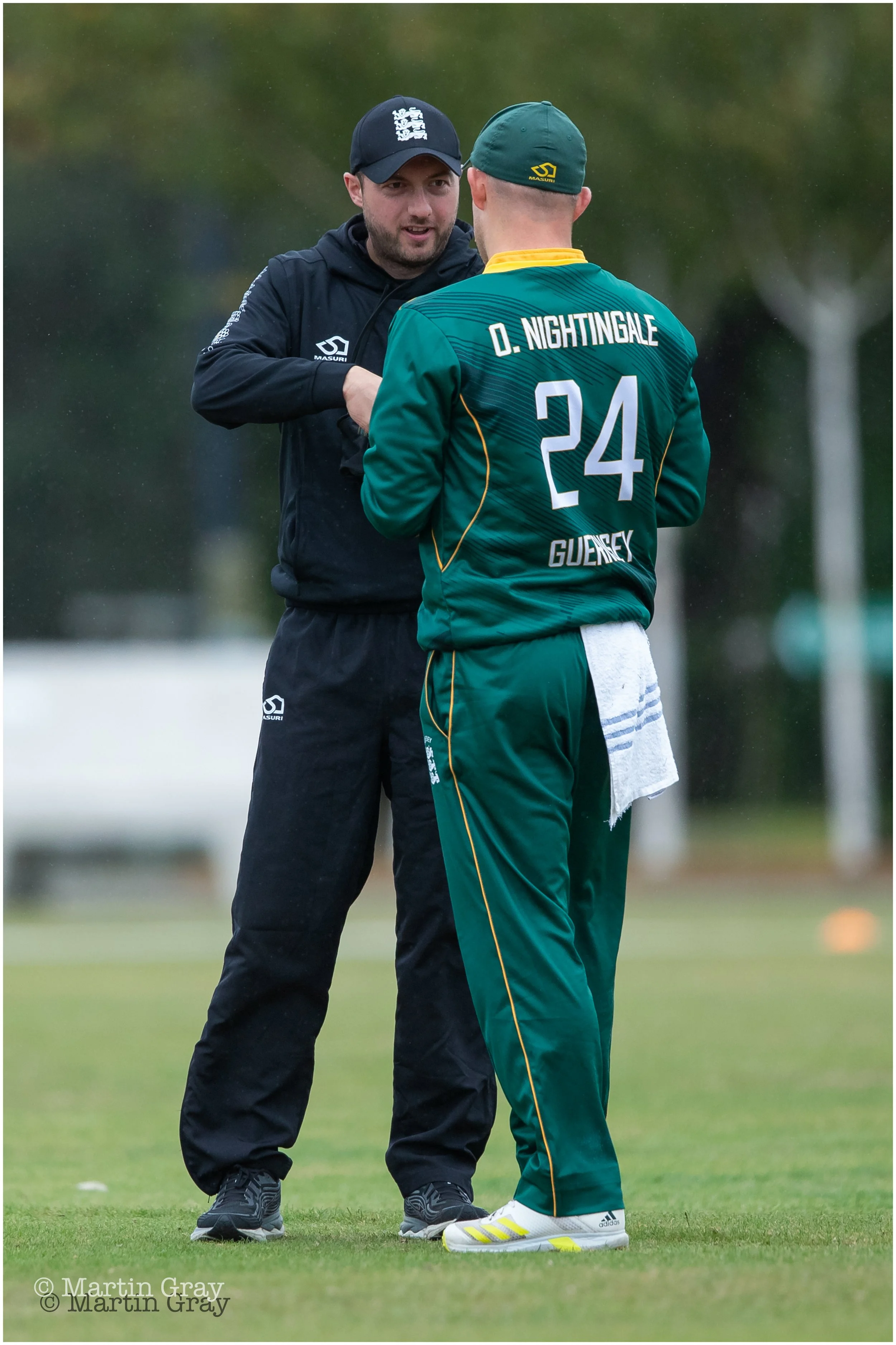 Ollie Nightingale get attention from Alex Duncan-1832.jpg
