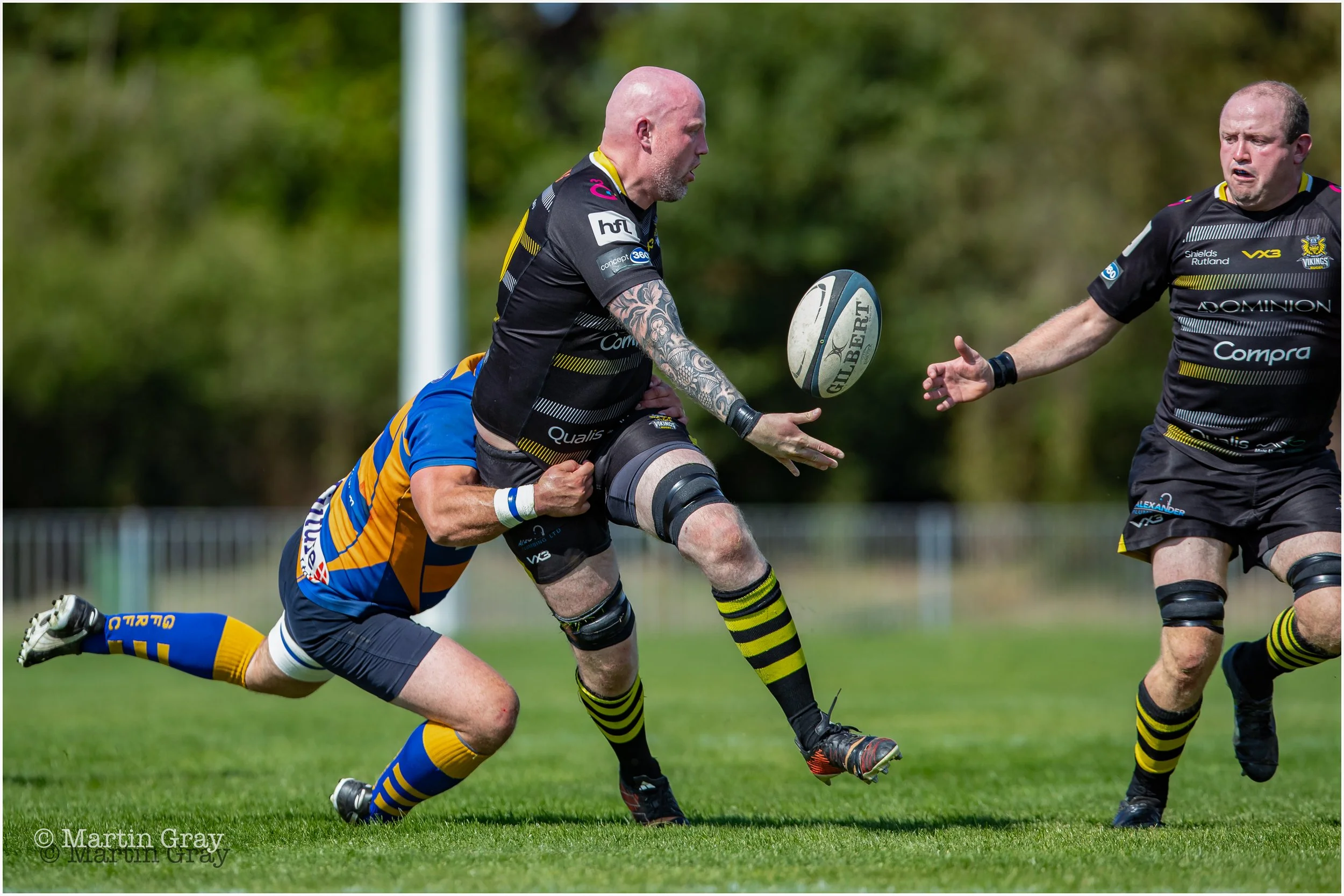 Angus MacCallum offloads to Mitchell Smith -5073.jpg