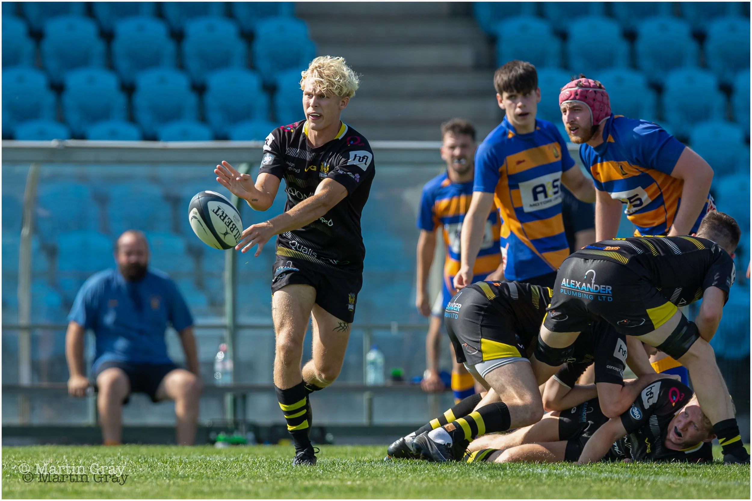 Marcus Whitfield clears from a ruck-5115.jpg
