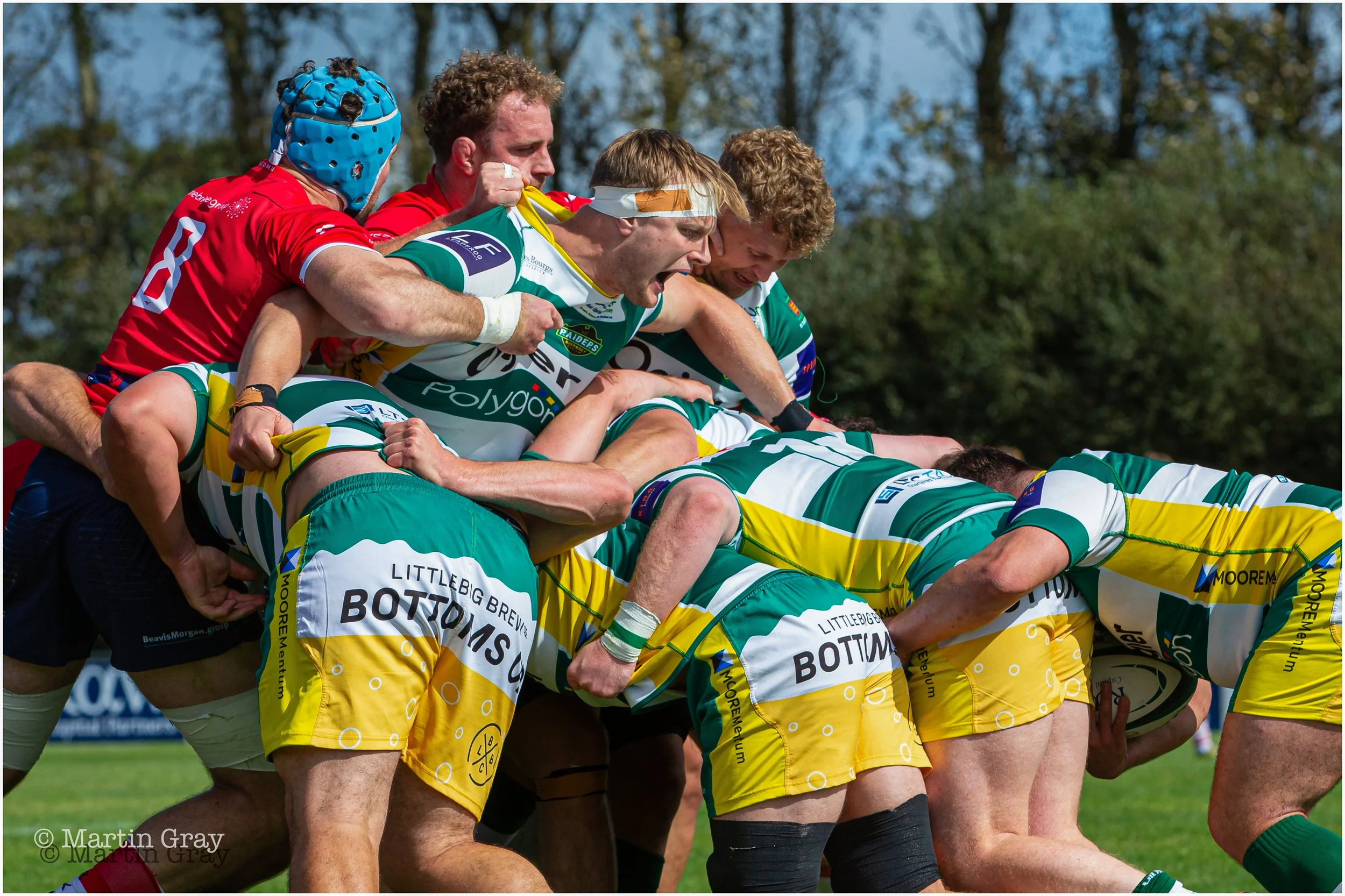 Charlie Wilkinson heads up a Raiders maul-9952.jpg