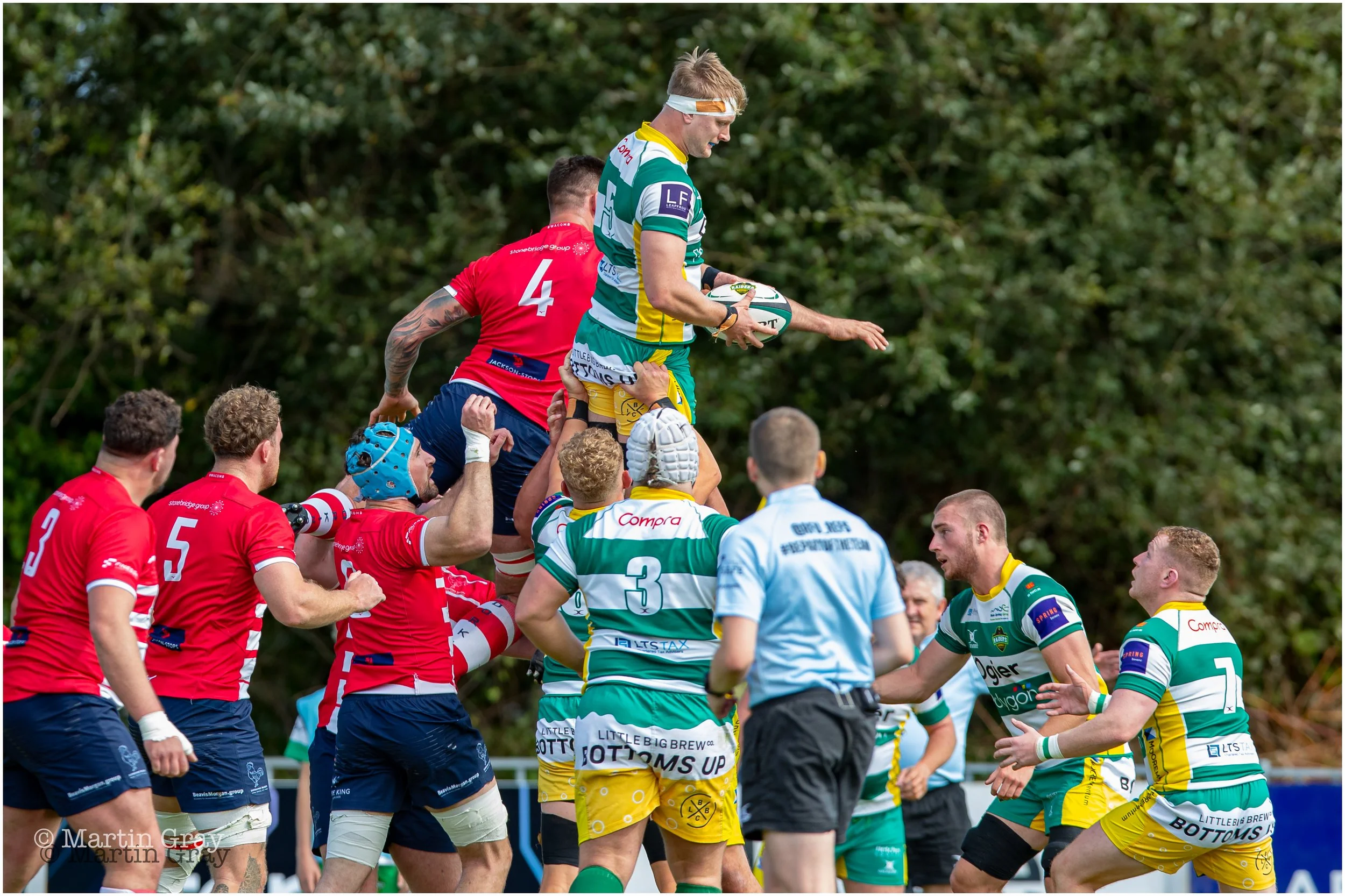 Charlie Wilkinson winning lineout ball-7228.jpg