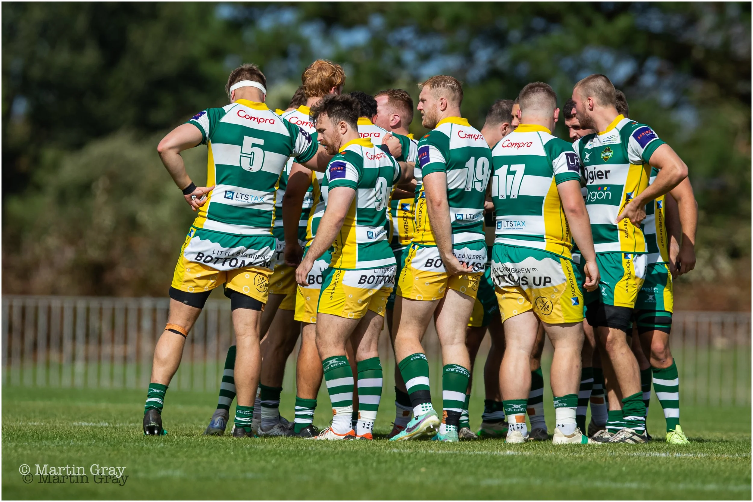 Raiders pre match huddle-7446.jpg