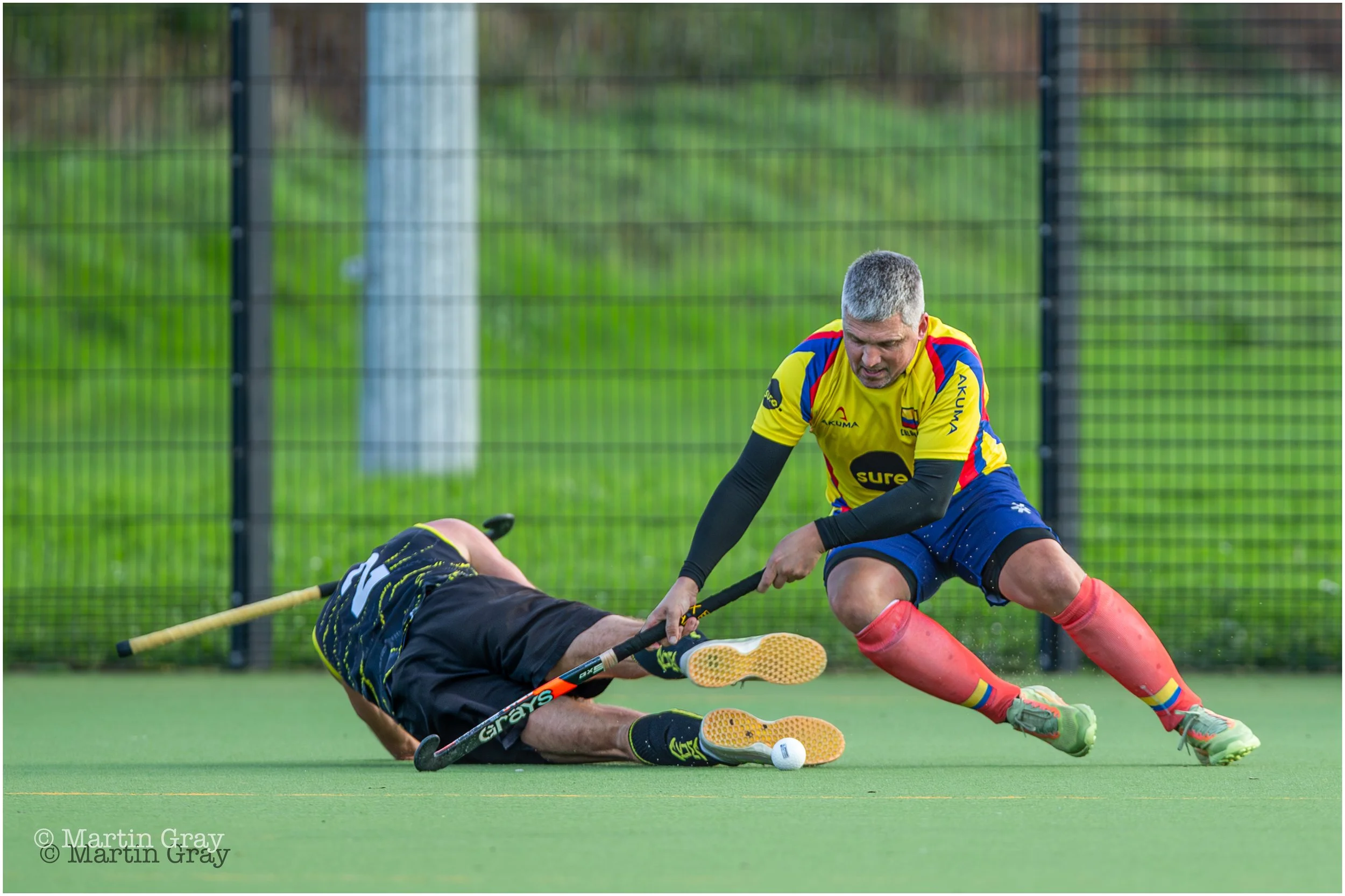 Ed Benfield and Ady Peacegood battle for possession -9158.jpg