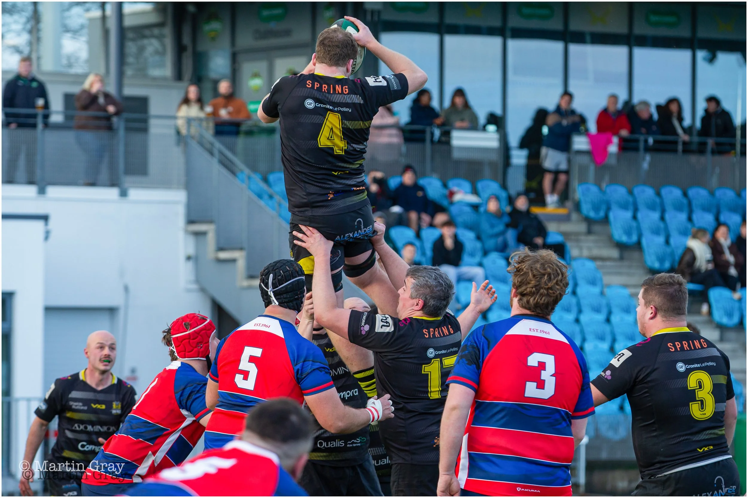 Chris Croft winning lineout ball-5844.jpg