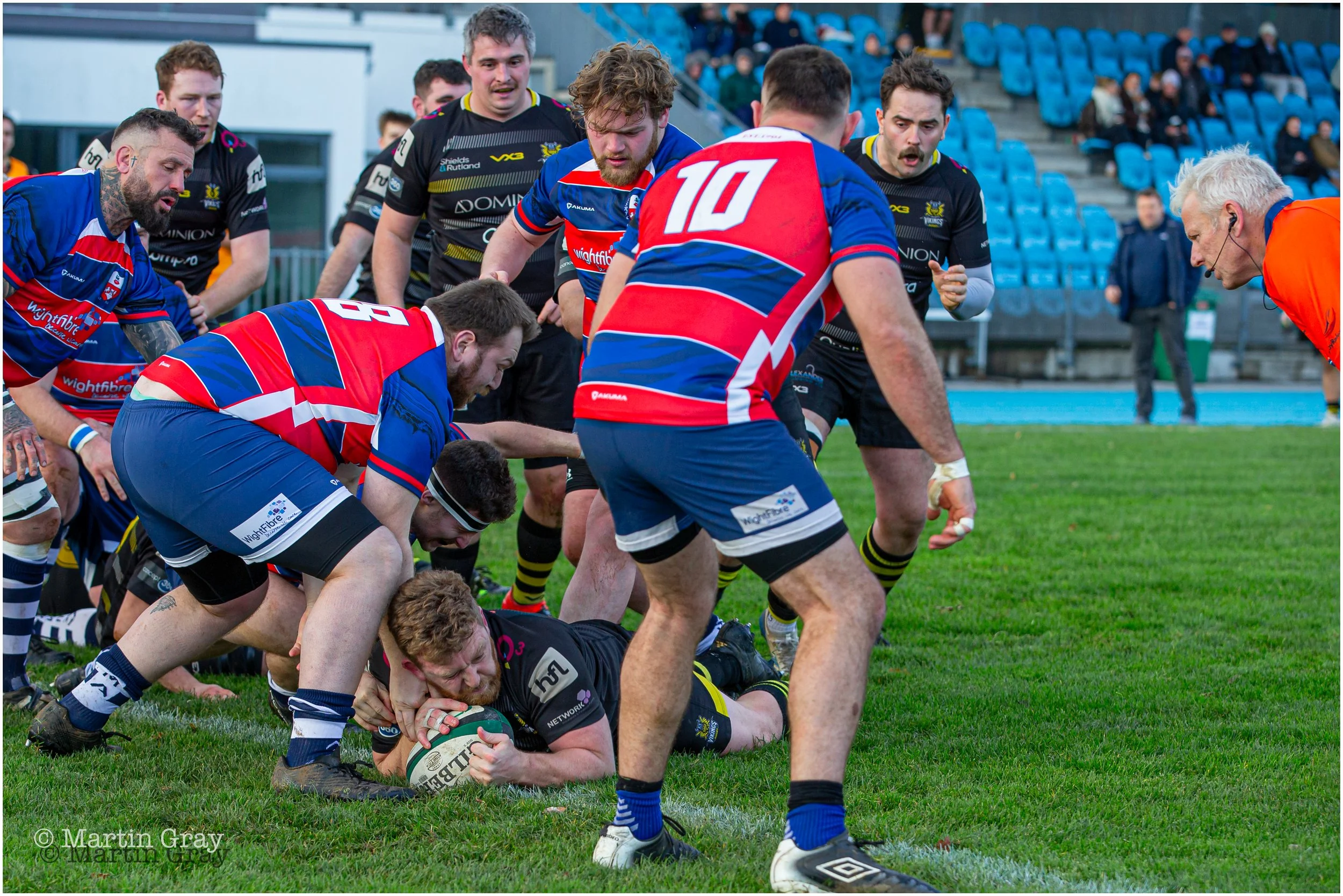 James Burger goes over for a first half Try-5856.jpg