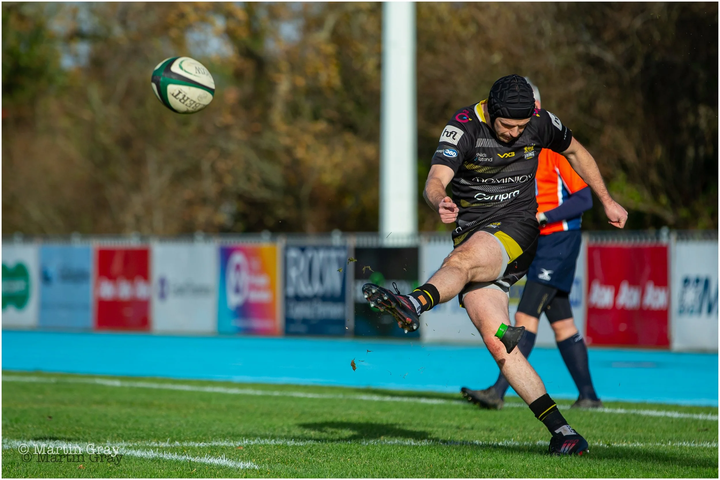 Matt Lomas slots over a conversion kick-5792.jpg