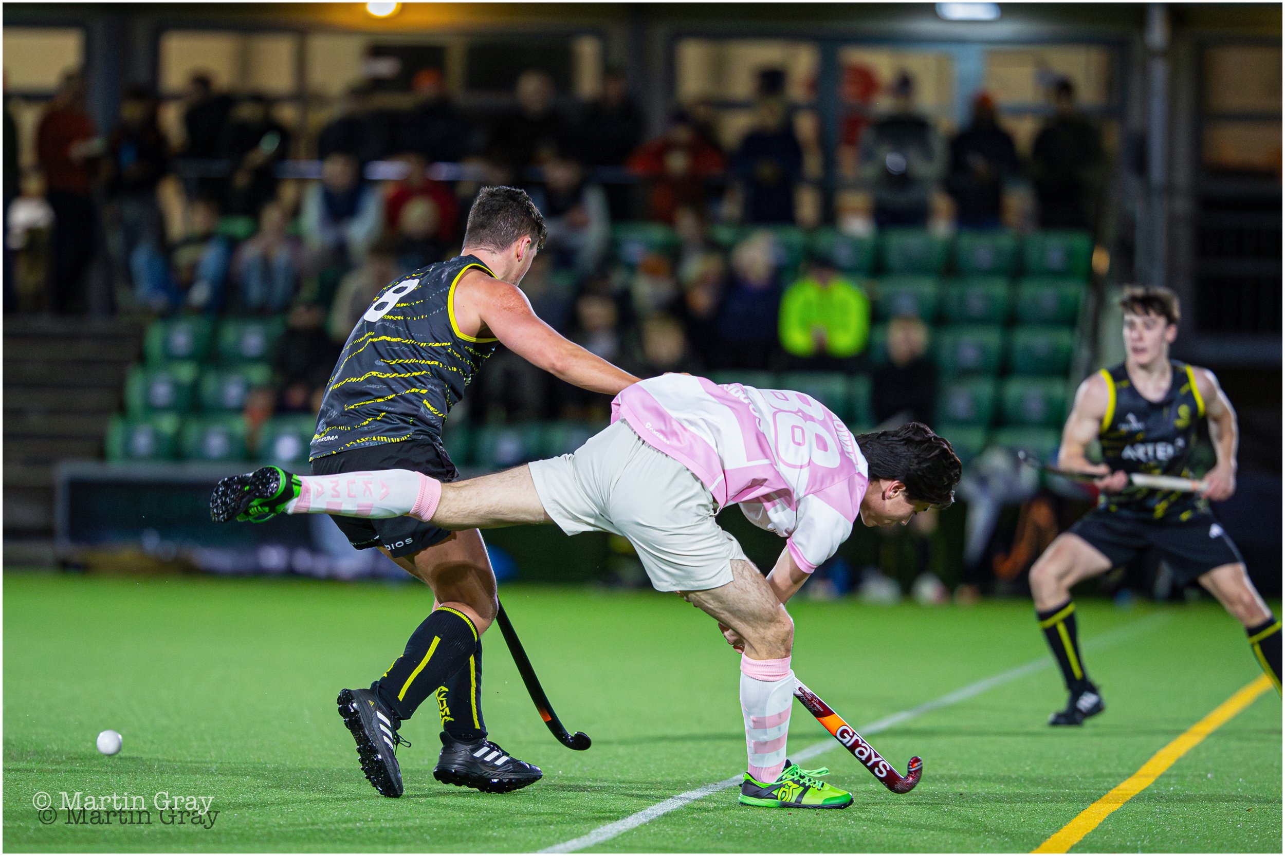 Casuals and Yobbos battle hard on the halfway line-4401.jpg