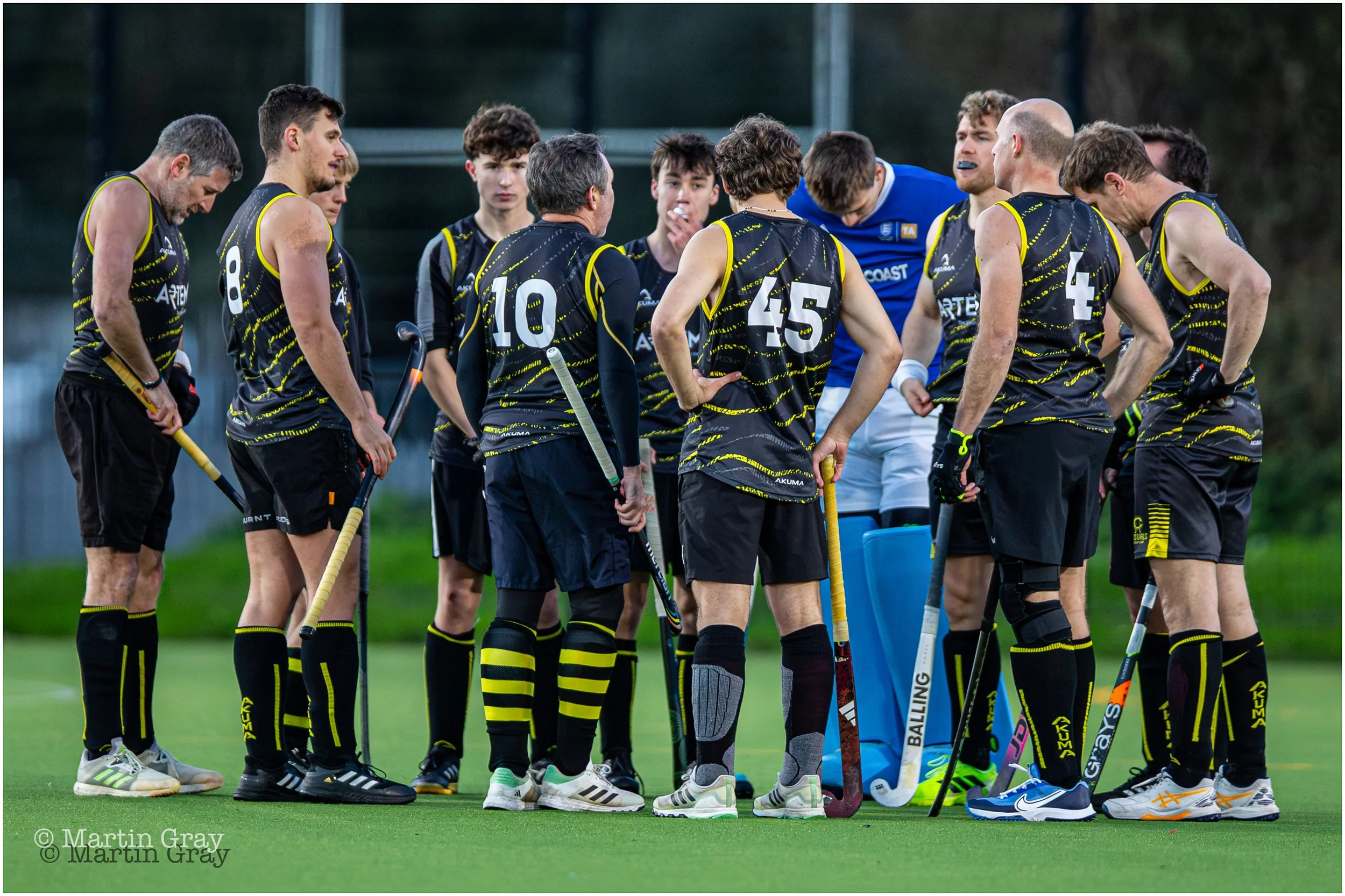 Casuals Team huddle-3951.jpg