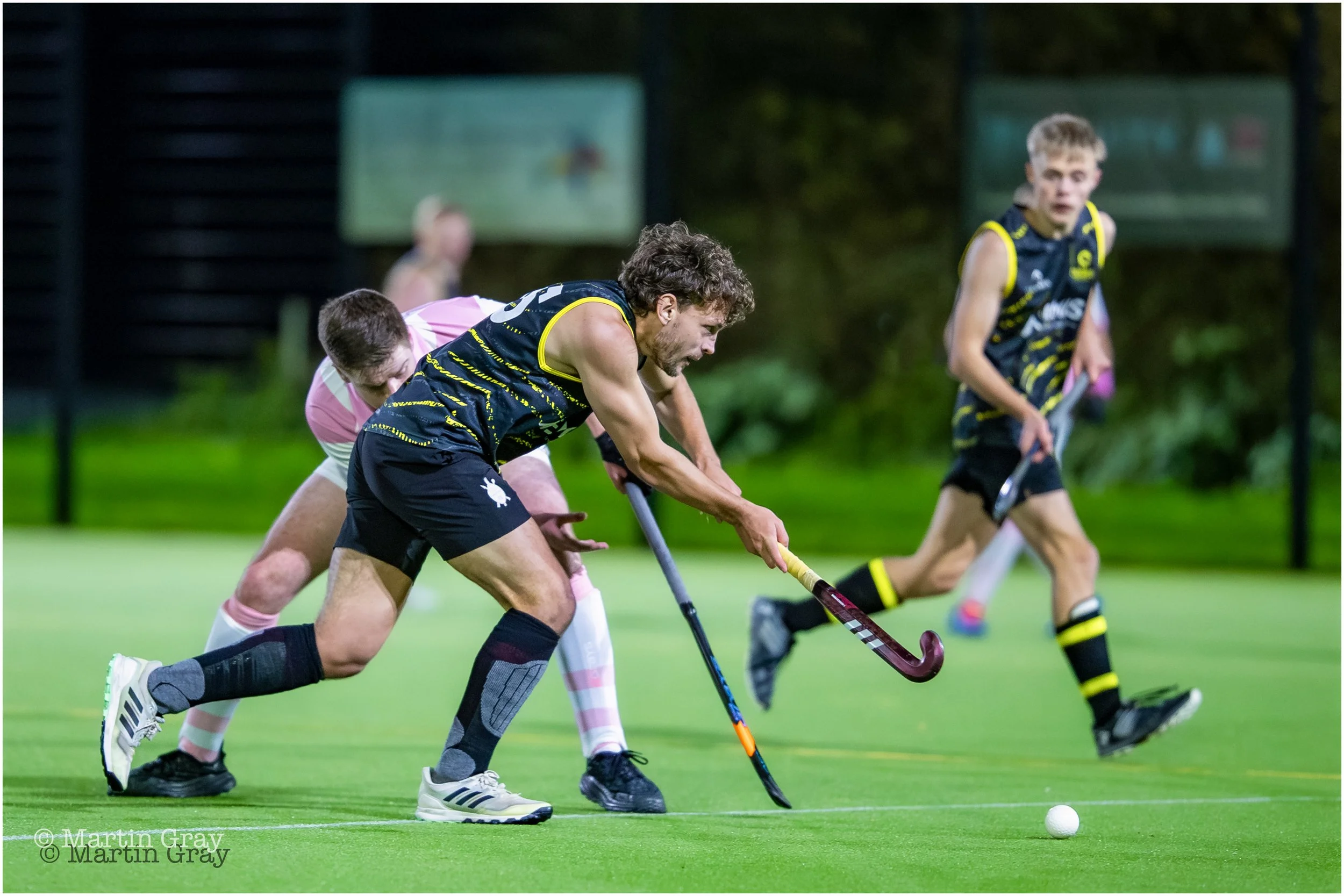 Josh Barrett brings the ball forward in attack-4524.jpg