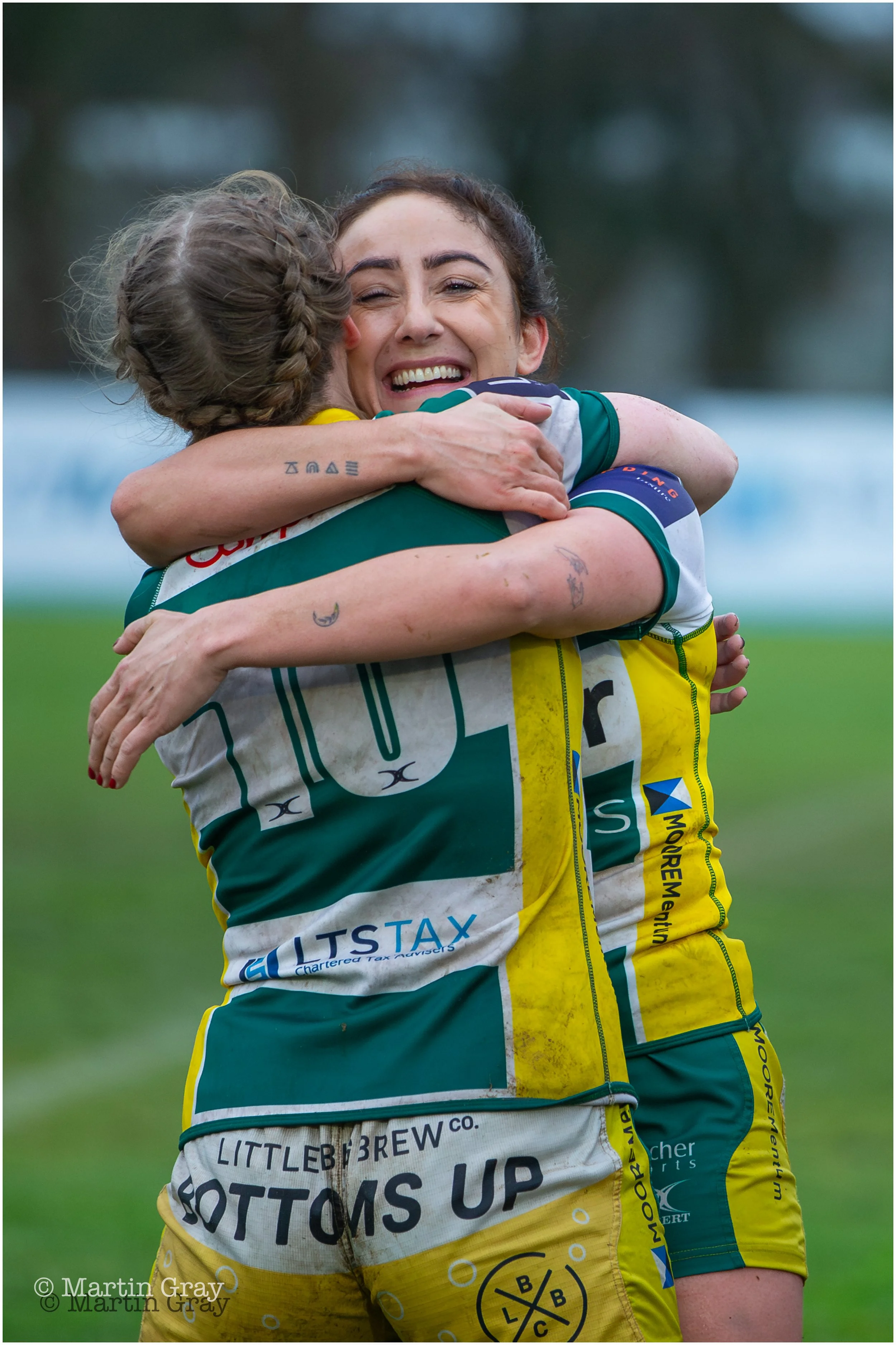 Ness Brown and Cara Fitzpatrick celebrate the close win-7685.jpg