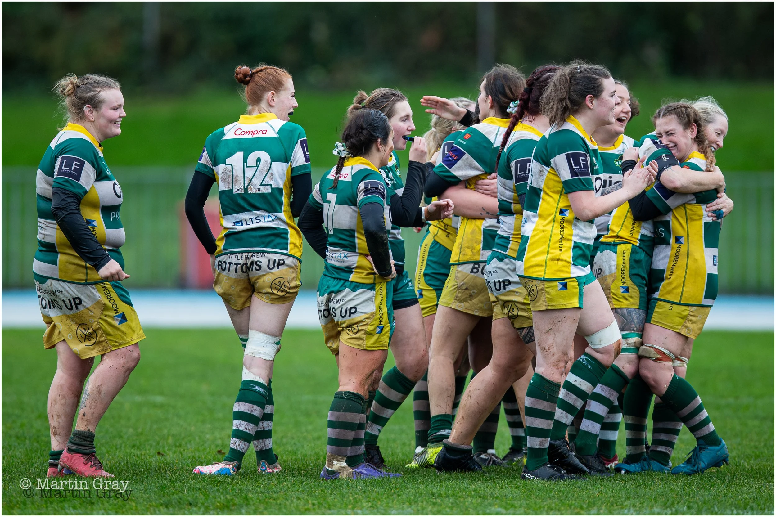 Raiders Ladies celebrate the win-6716.jpg