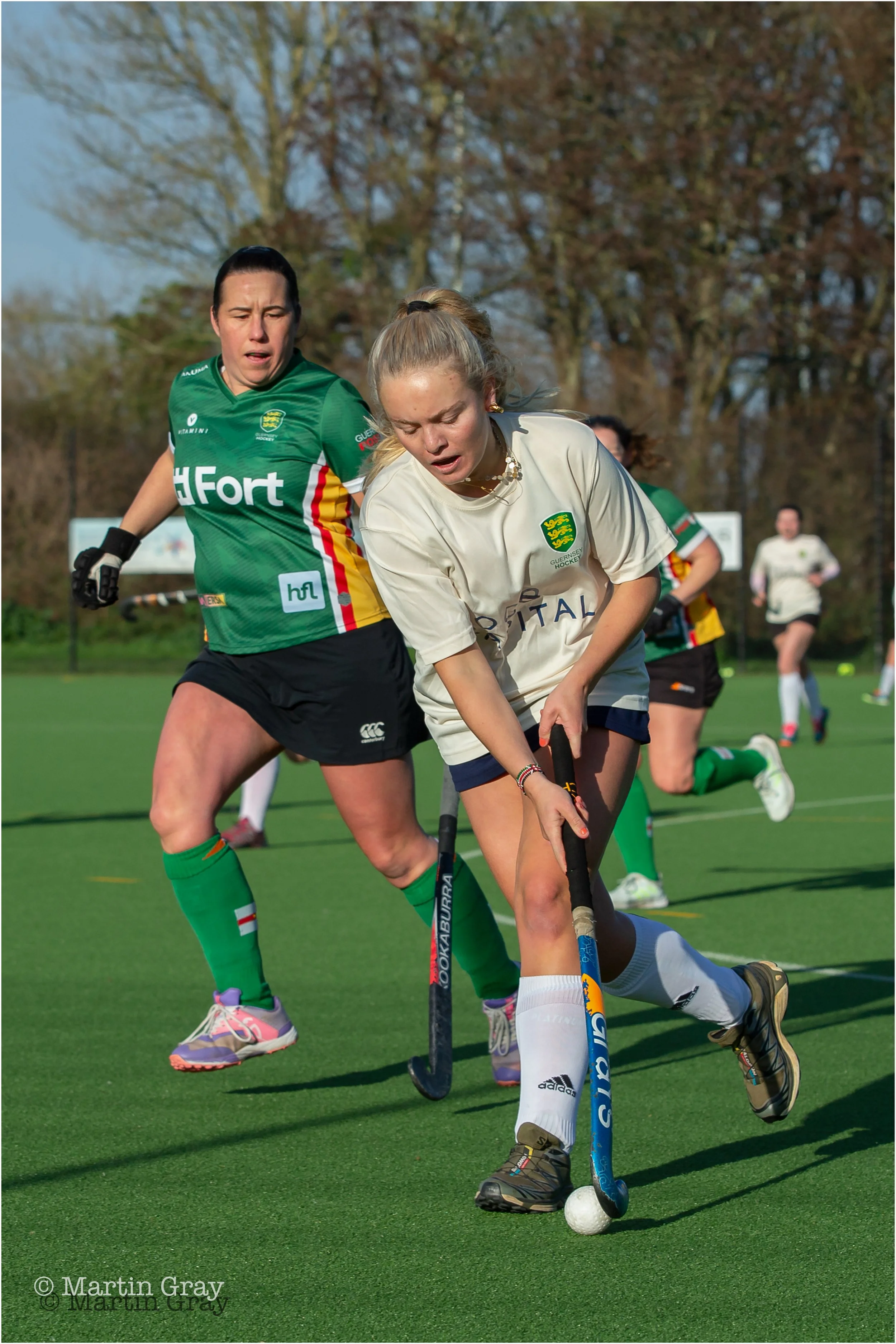 Charlotte Griggs drives the attack down the touchline-8023.jpg