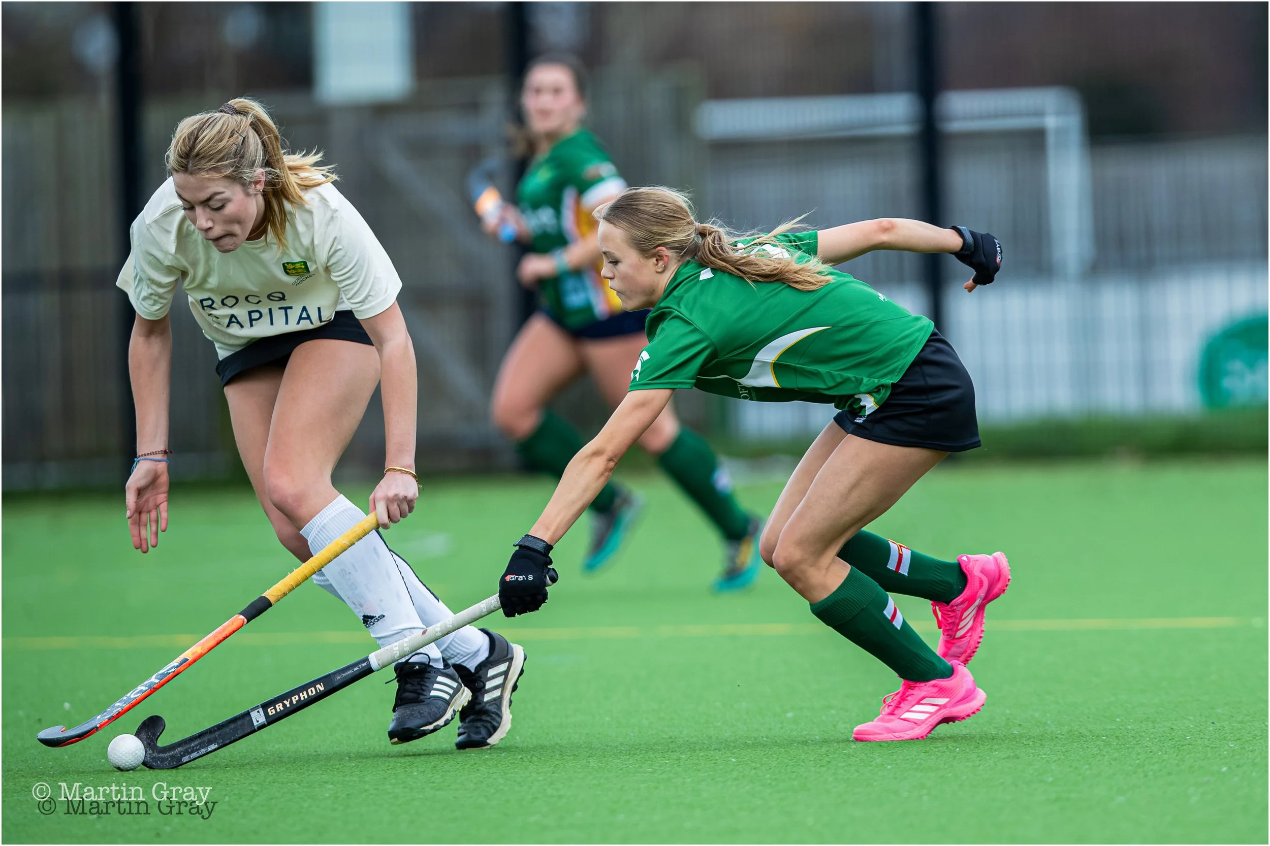 Claudia Bailey wins the ball from Minnie Swaisland-7026.jpg