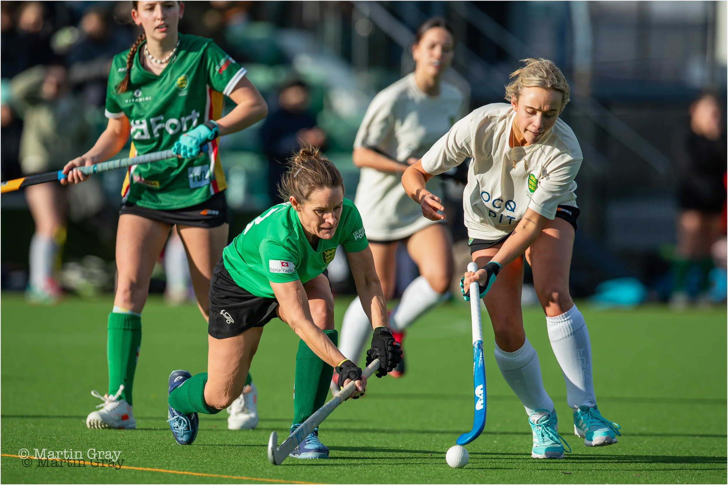 Helen Richardson defends from Harriet Savident-7483.jpg