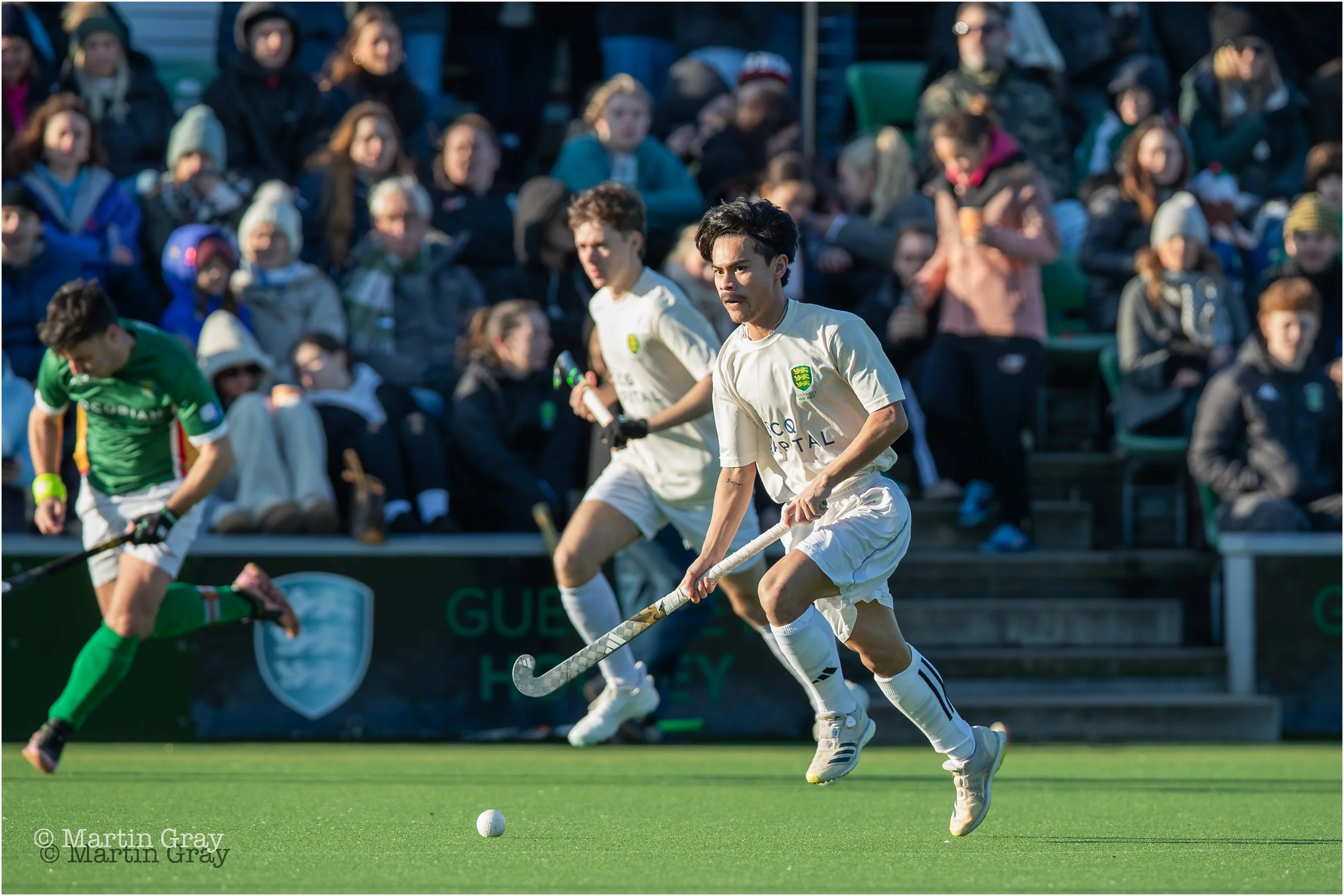 Jay Peet powers past  a full grandstand-7887.jpg