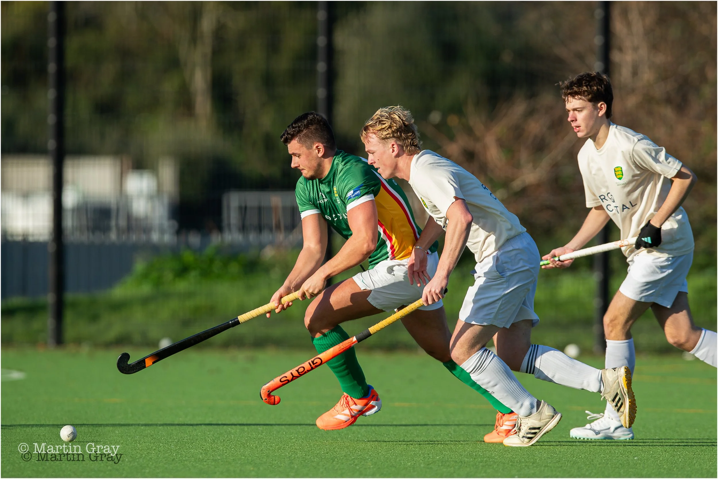 Will Mansell powers out od defence past Liam Rivers-Moore-7865.jpg