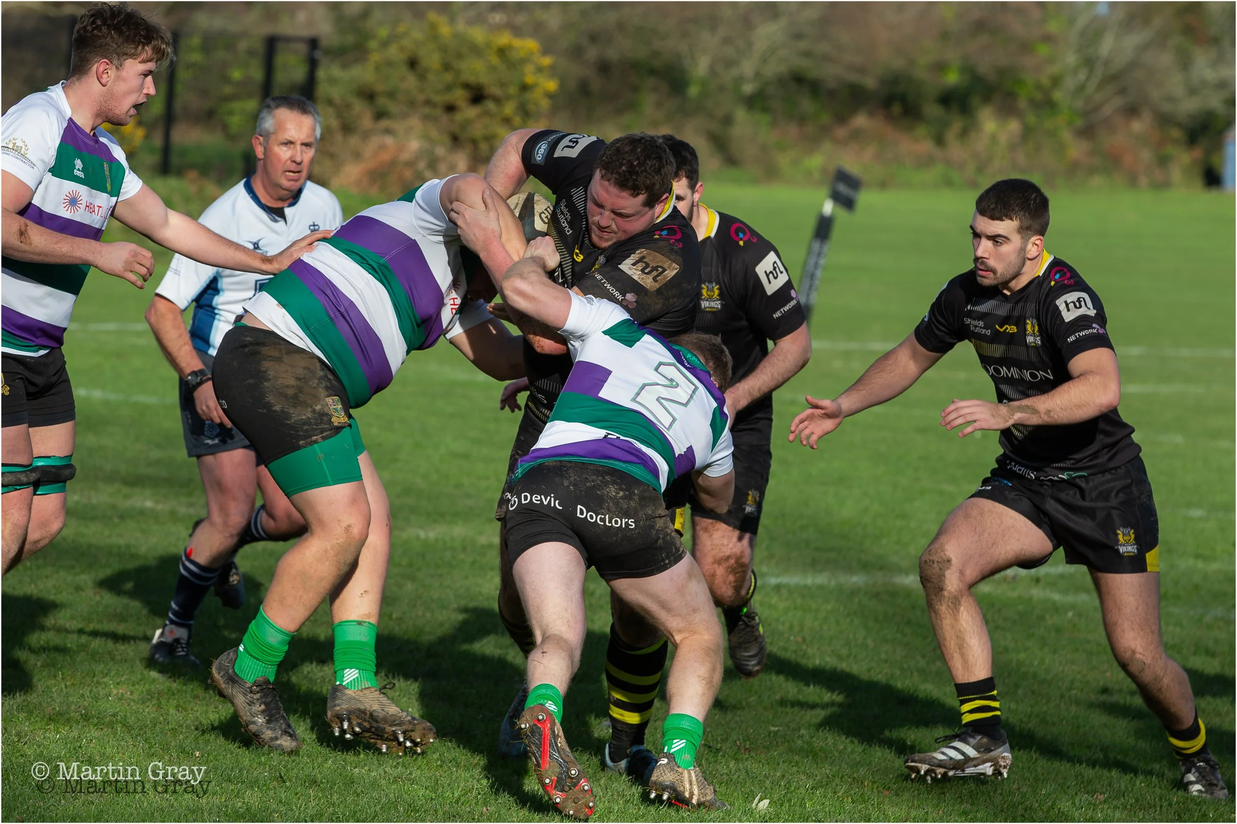 Vikings push for the tryline-8378.jpg