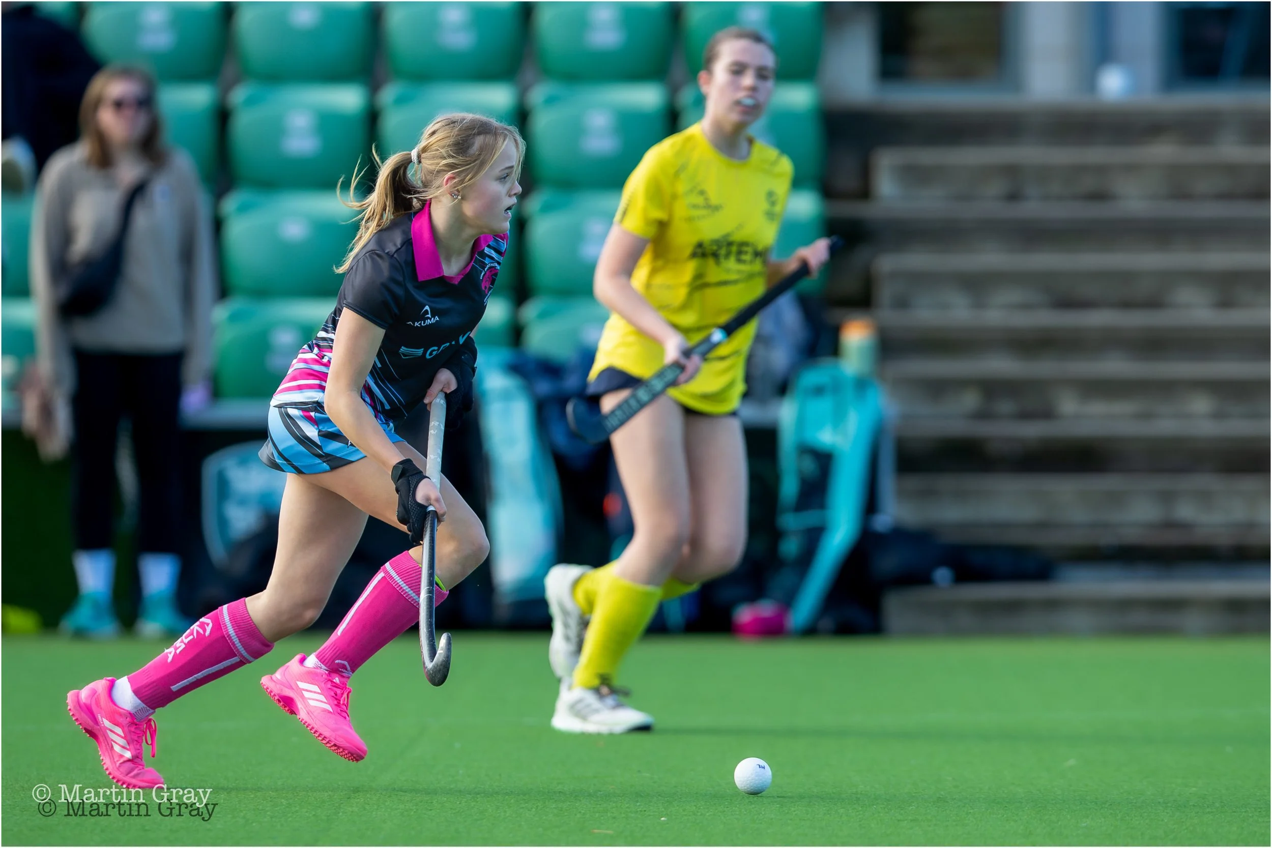 Claudia Bailey brings the ball forward-0454.jpg