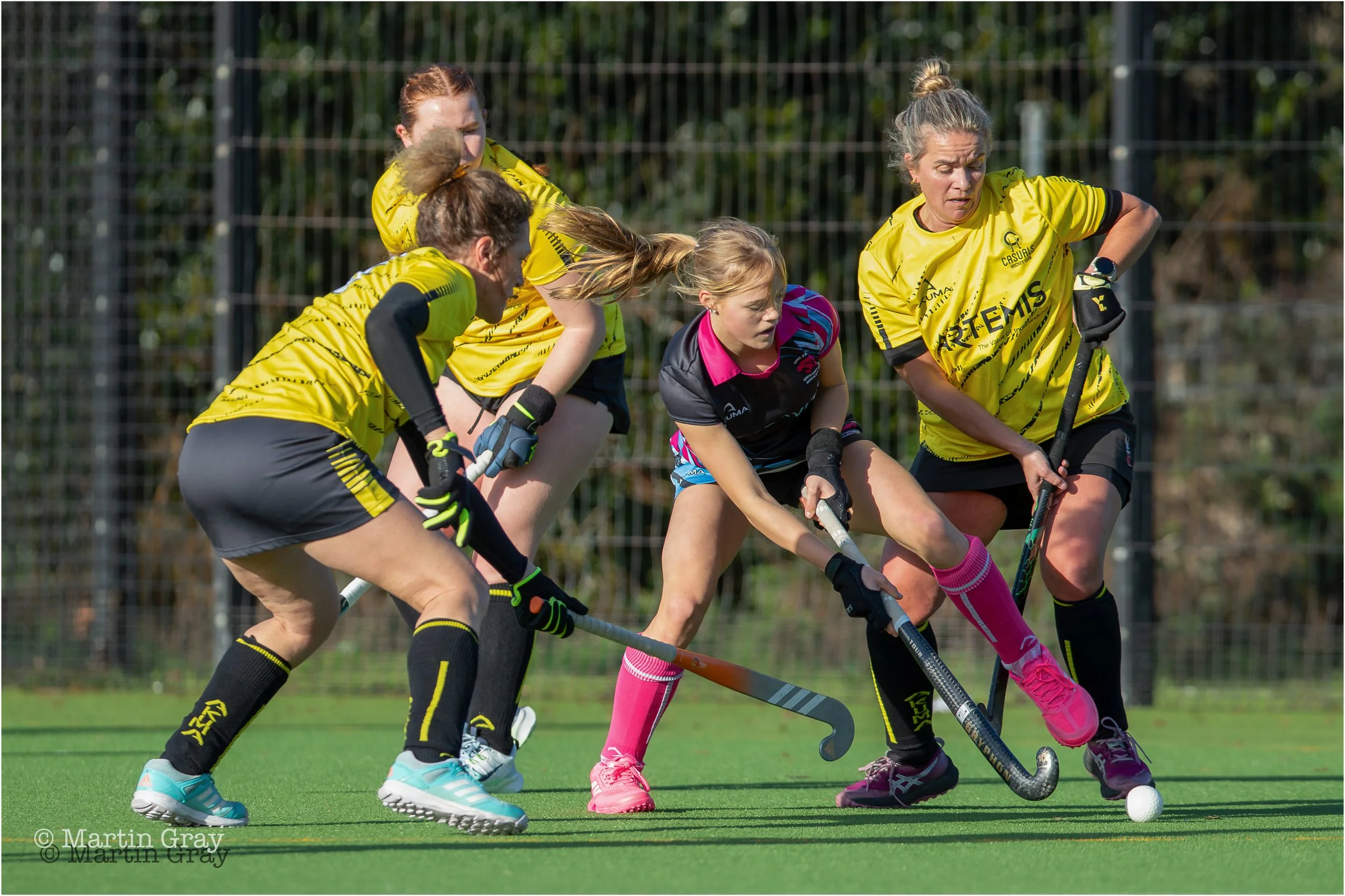 Claudia Bailey surrounded by a sea of Casuals yellow-0655.jpg