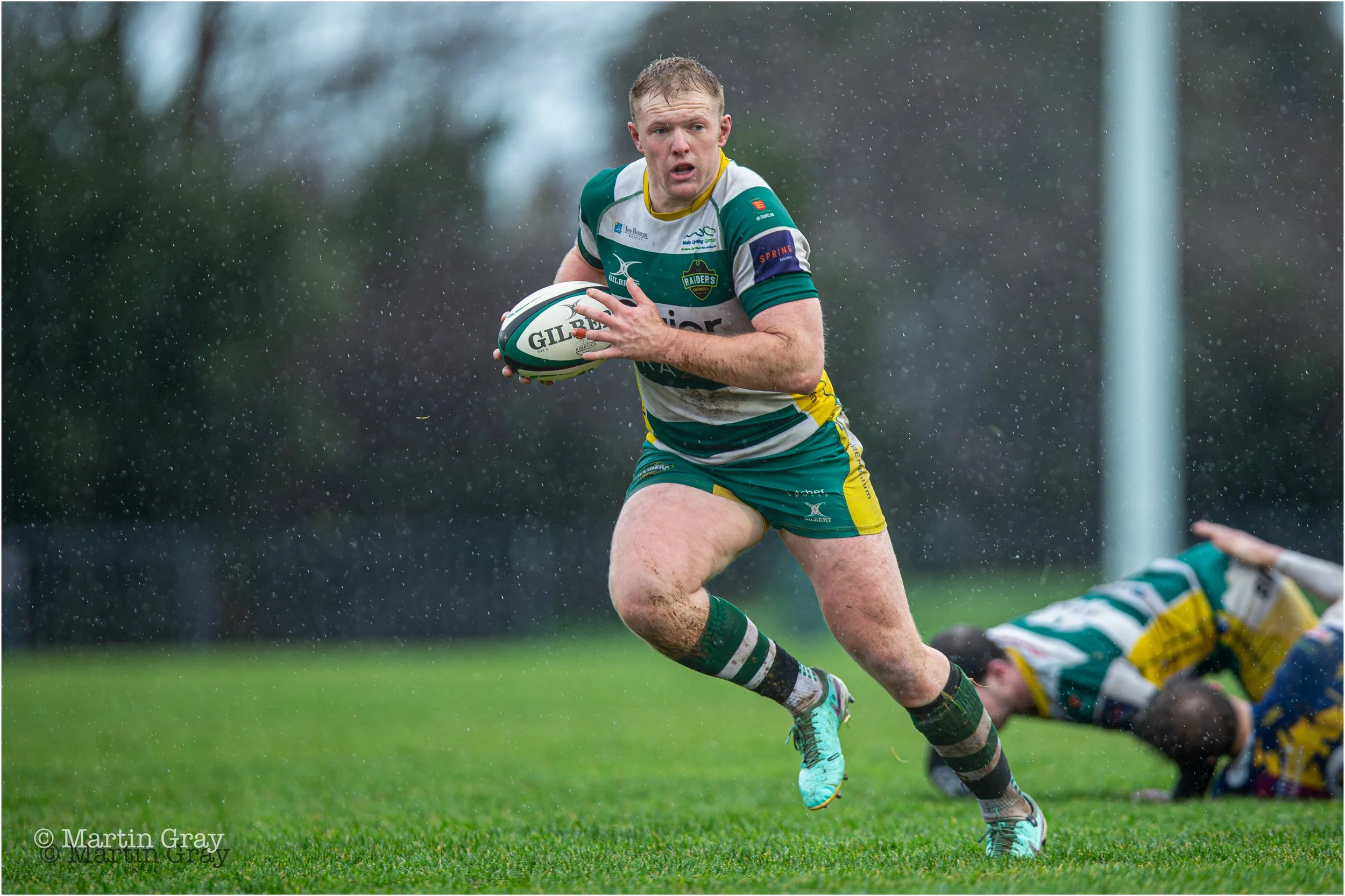 Ciaran McGann leave Quins in his wake-3433.jpg