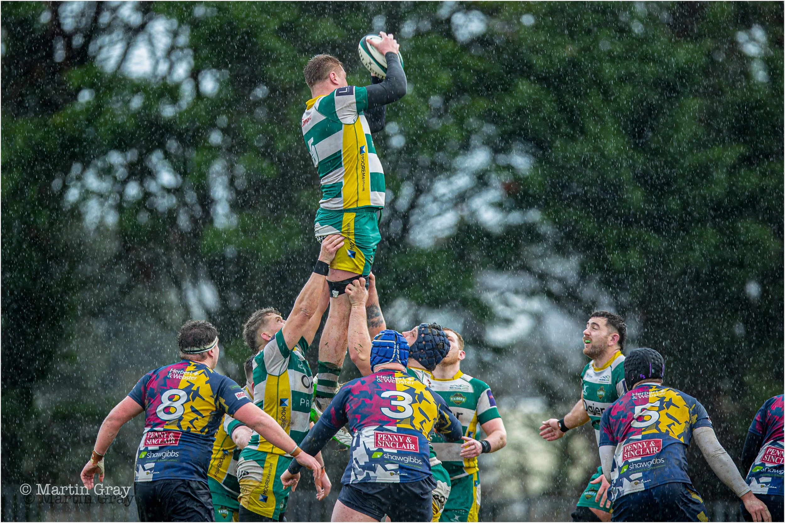 Hugo Culverhouse rises to win lineout ball in heavey rain-3306.jpg