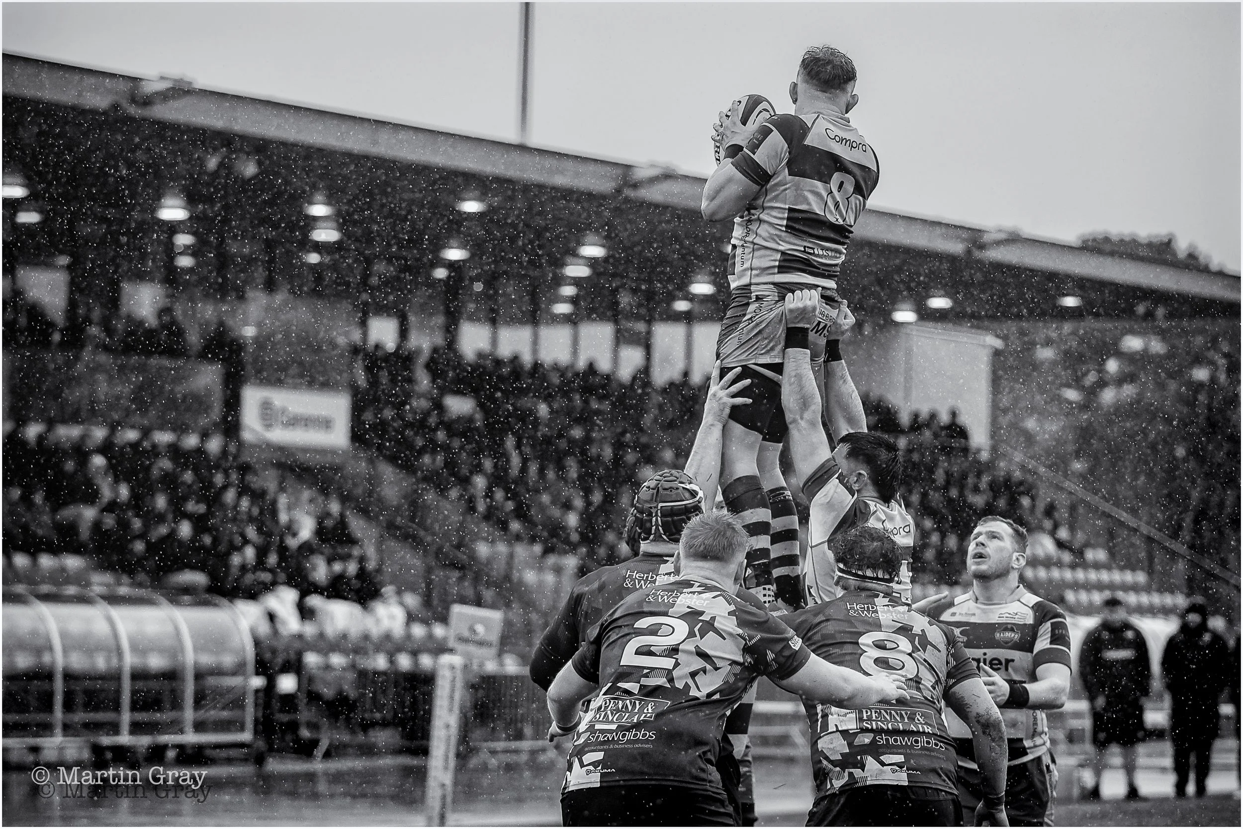 Josh Poullet winning lineout B+W-3.jpg