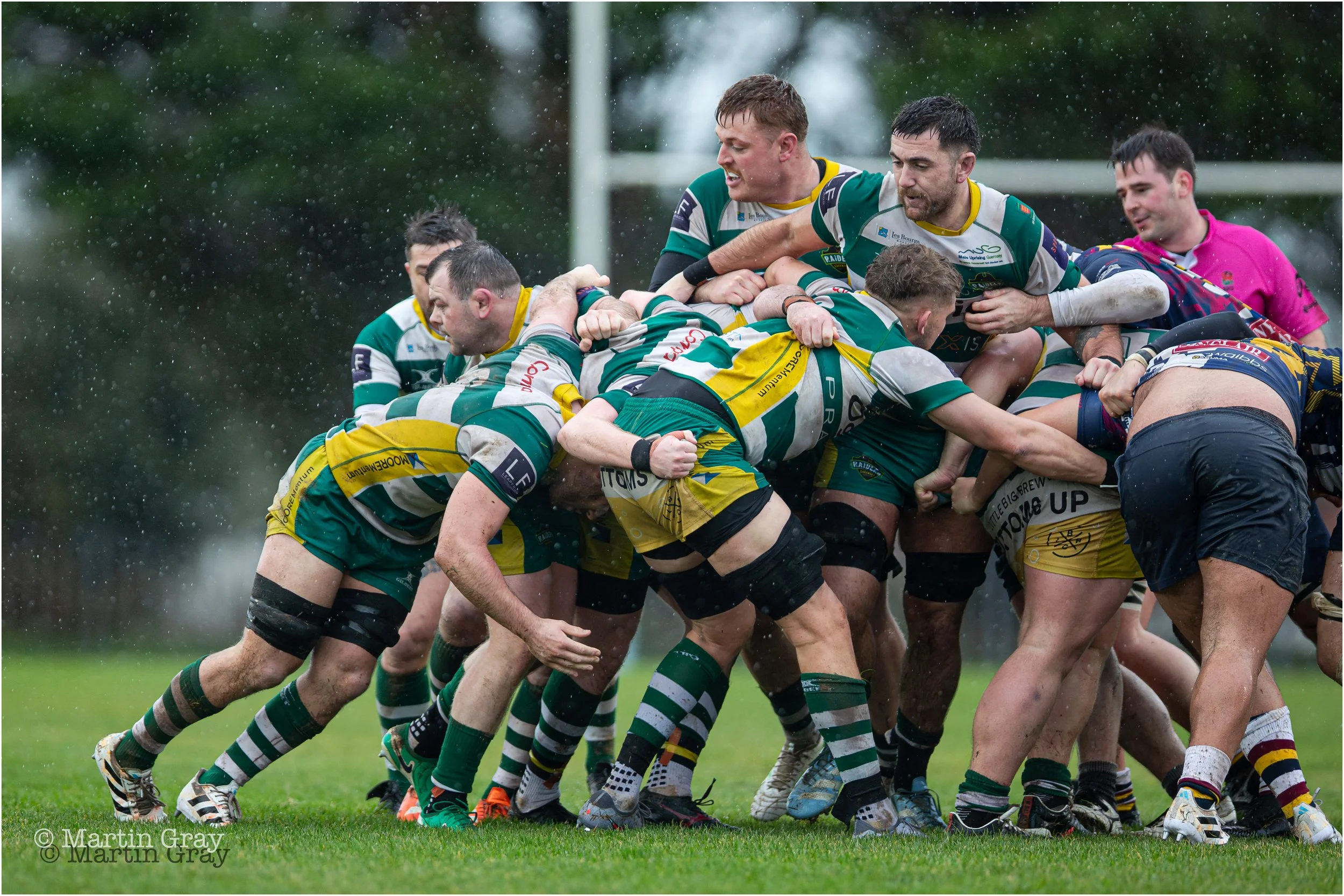 Raiders turn over a Quins scrum-3257.jpg