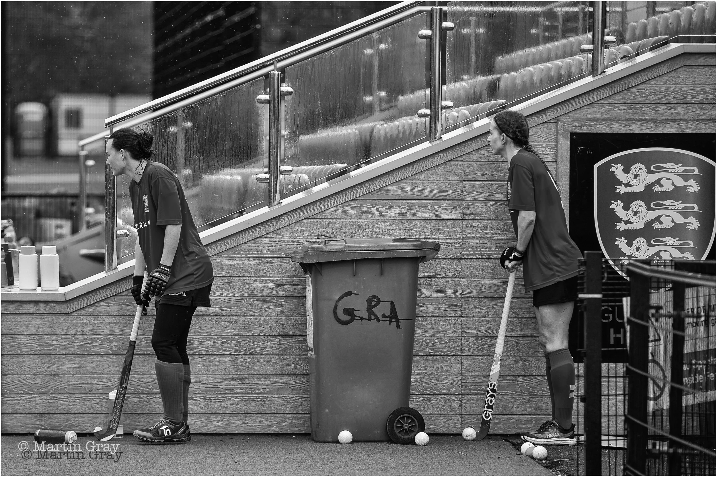 GPL Players shelter from the wind and rain B+W-2.jpg