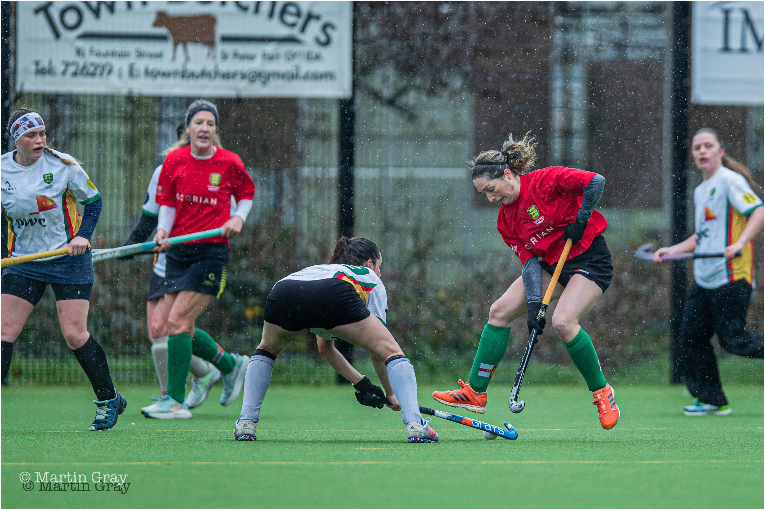 Martha Nuttall avoids contact with Emily Savident-3056.jpg