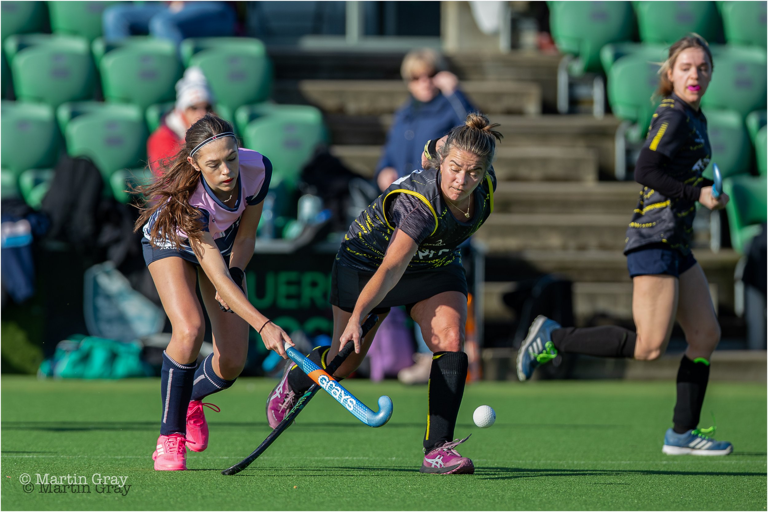 Freya Ingrouille and Elyse Dandeker battle for midfield ball-3912.jpg