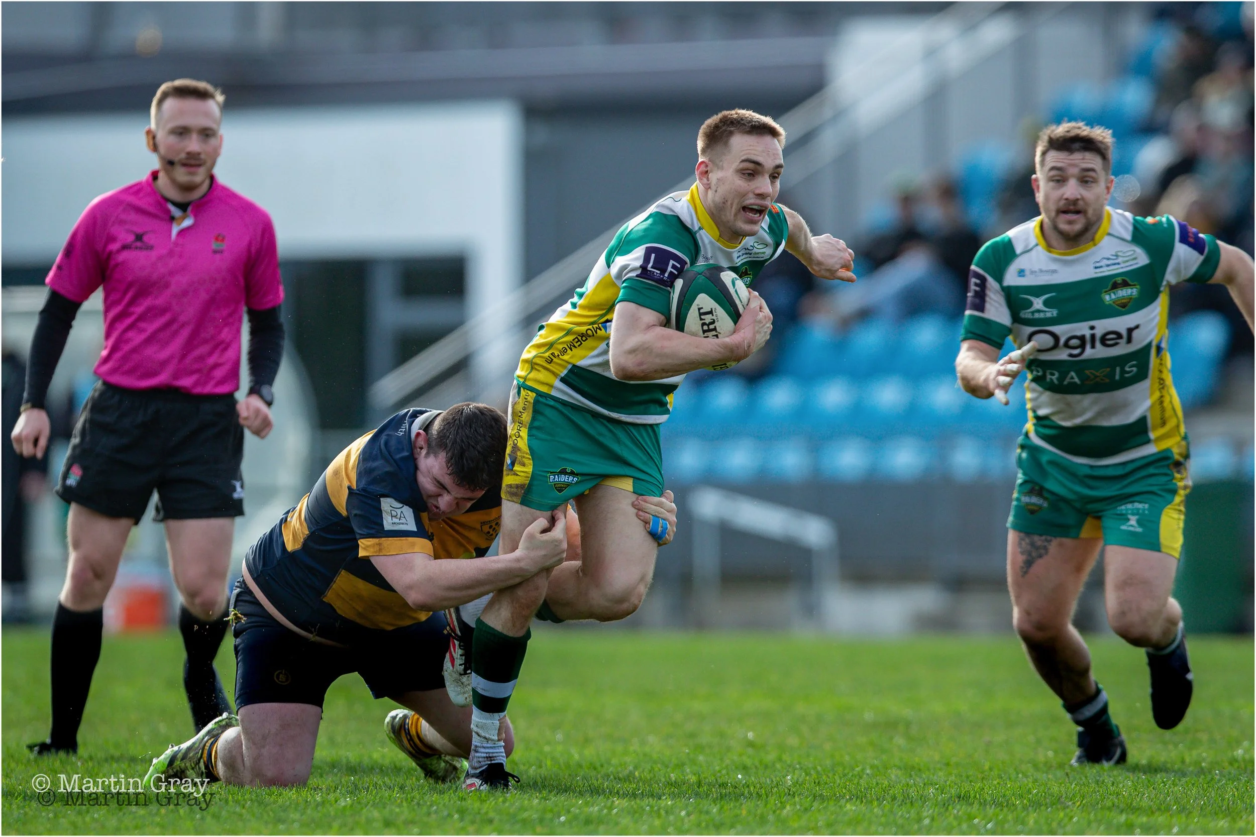 Charlie Simmonds tries to escape a tackle-0090.jpg