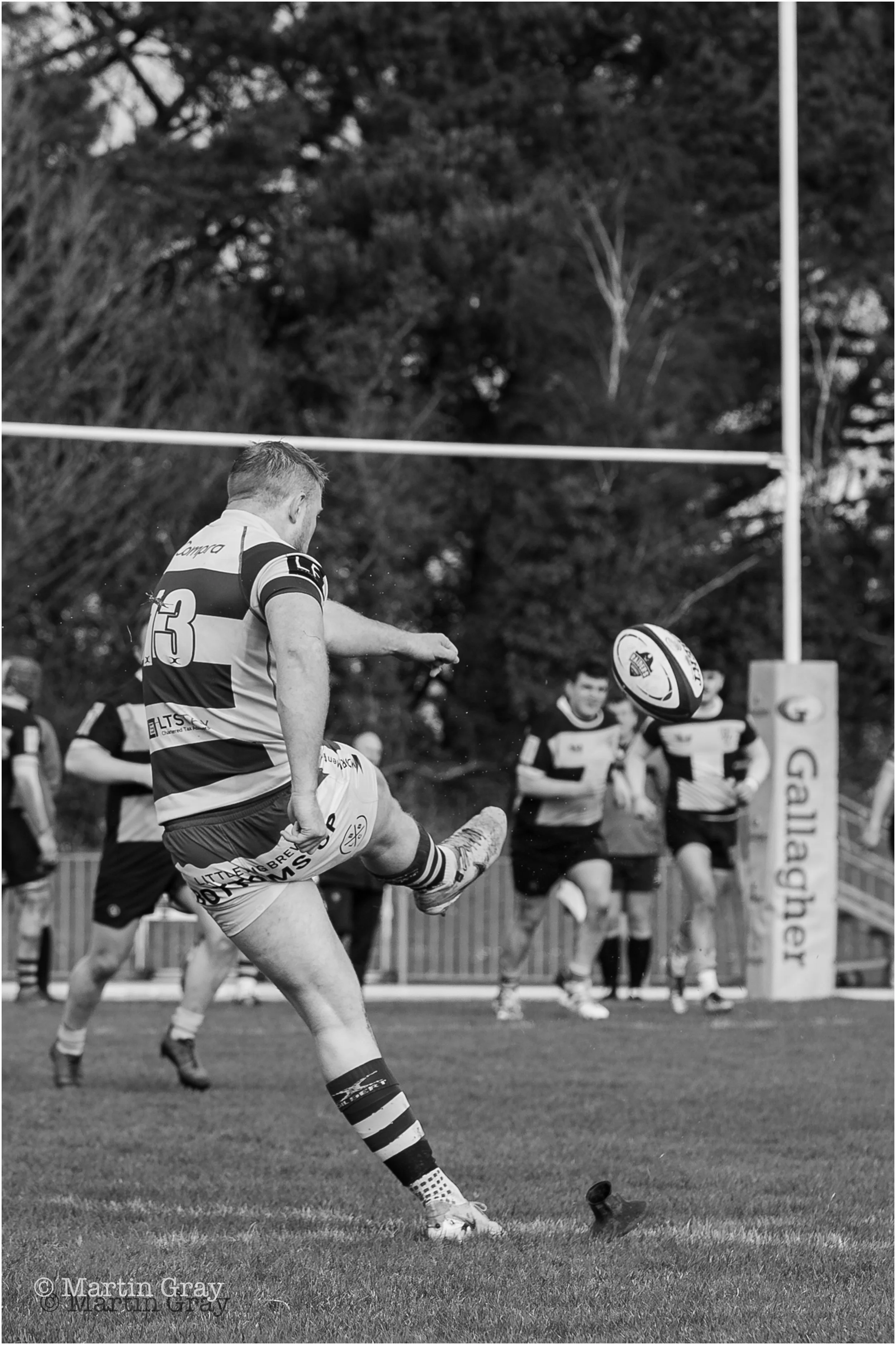 Ciaran McGann kicks a conversion-1602.jpg