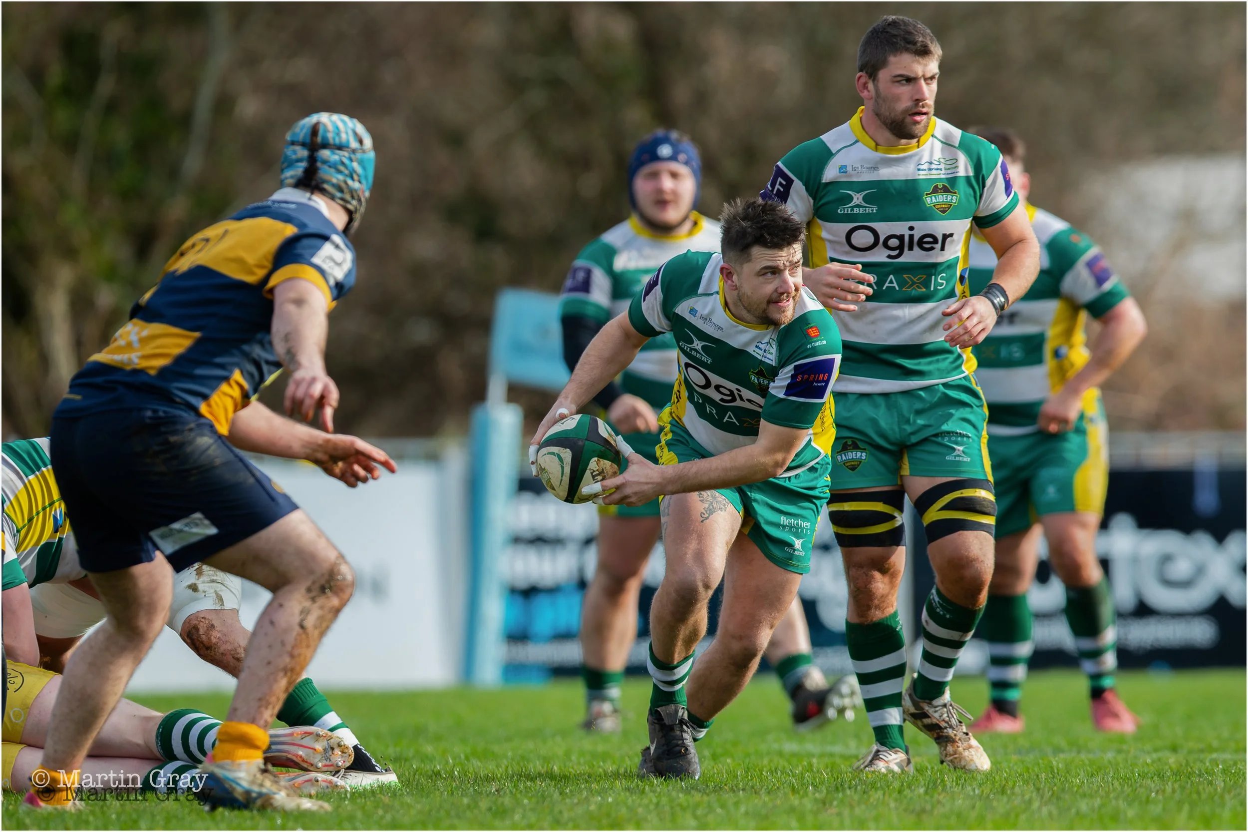 Dale Rutledge looks to clear from a ruck-9864.jpg