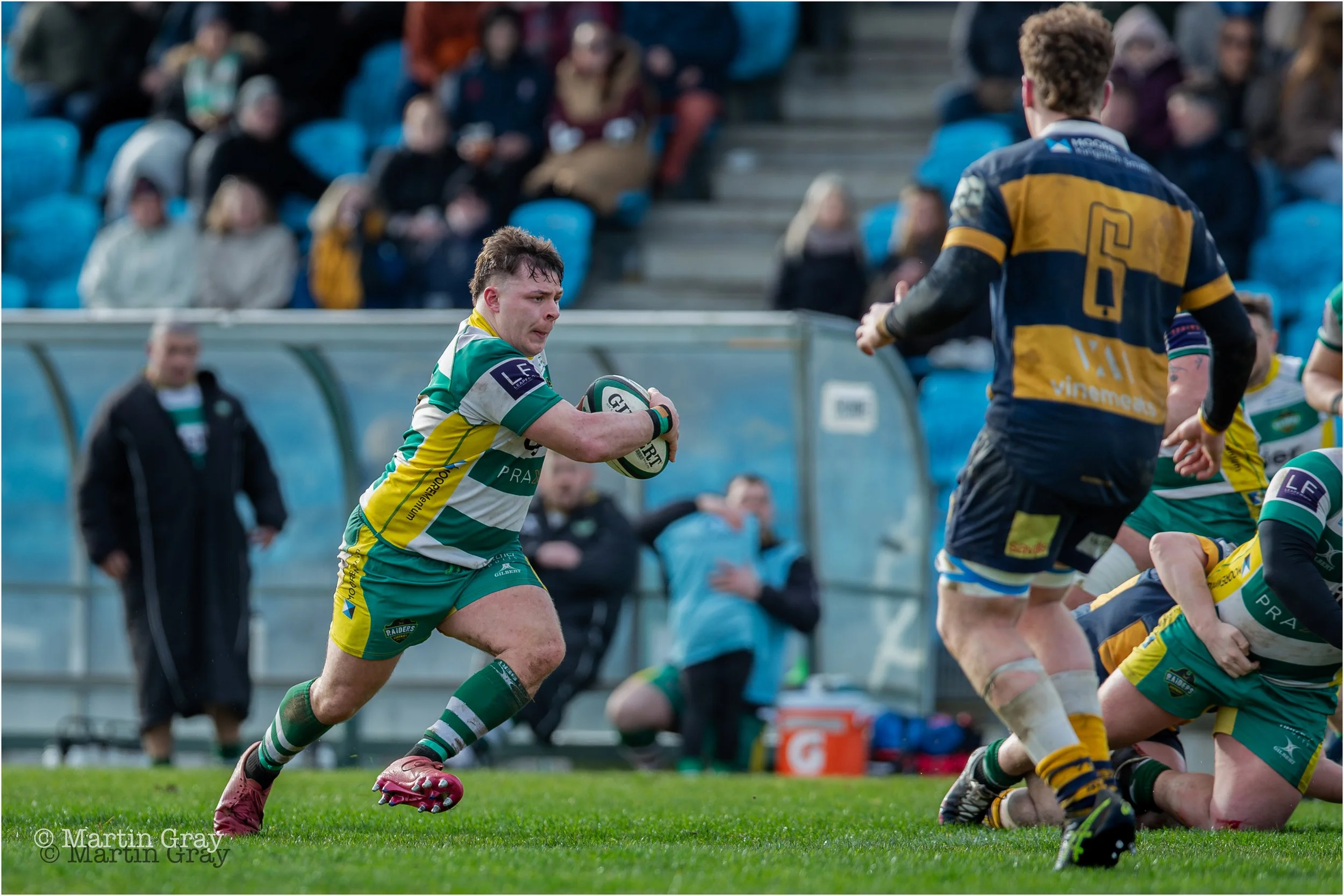 Michael Cantle breaks infront of the Raiders bench-0011.jpg
