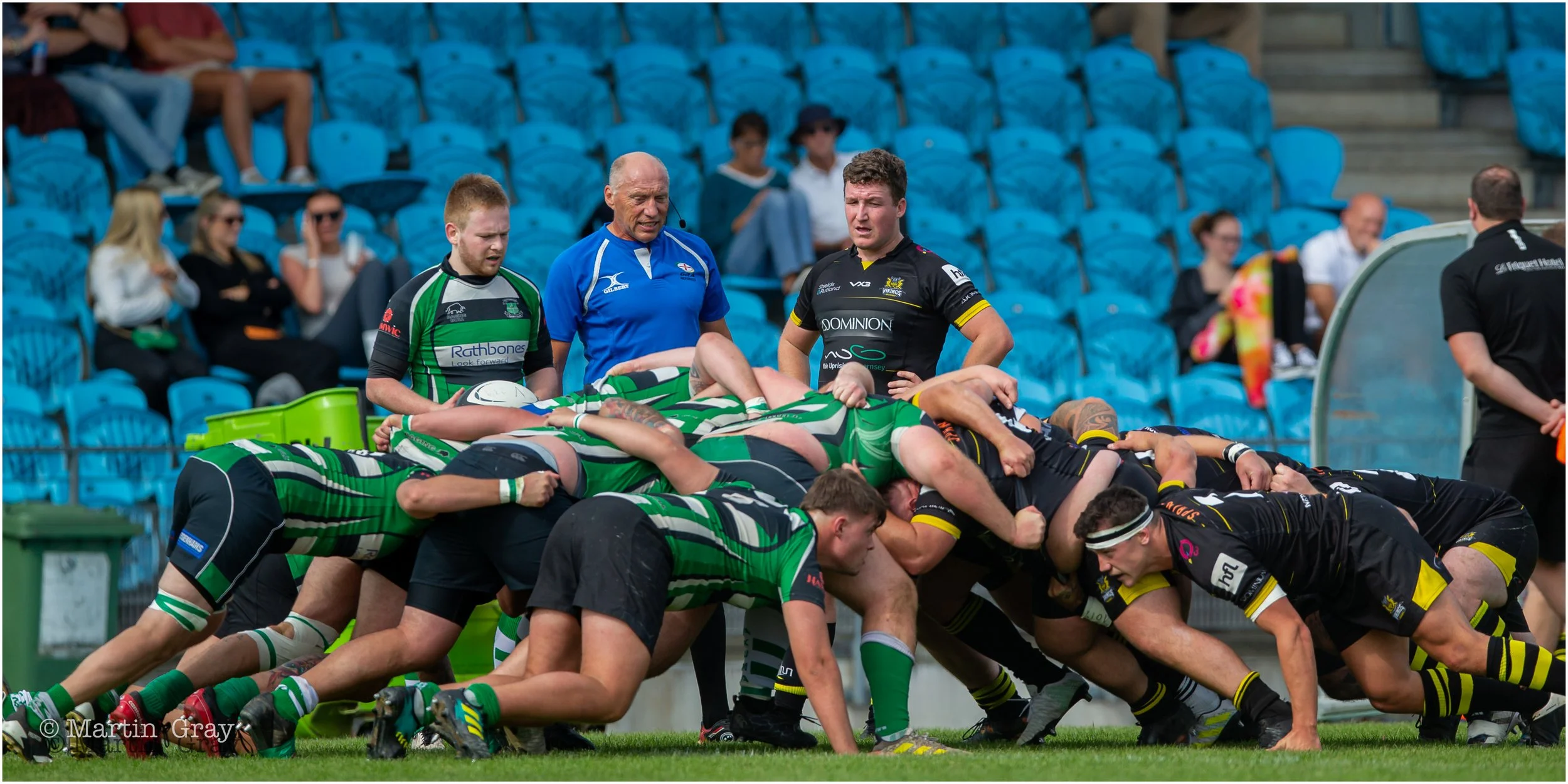 Vikings Scrum-3124.jpg