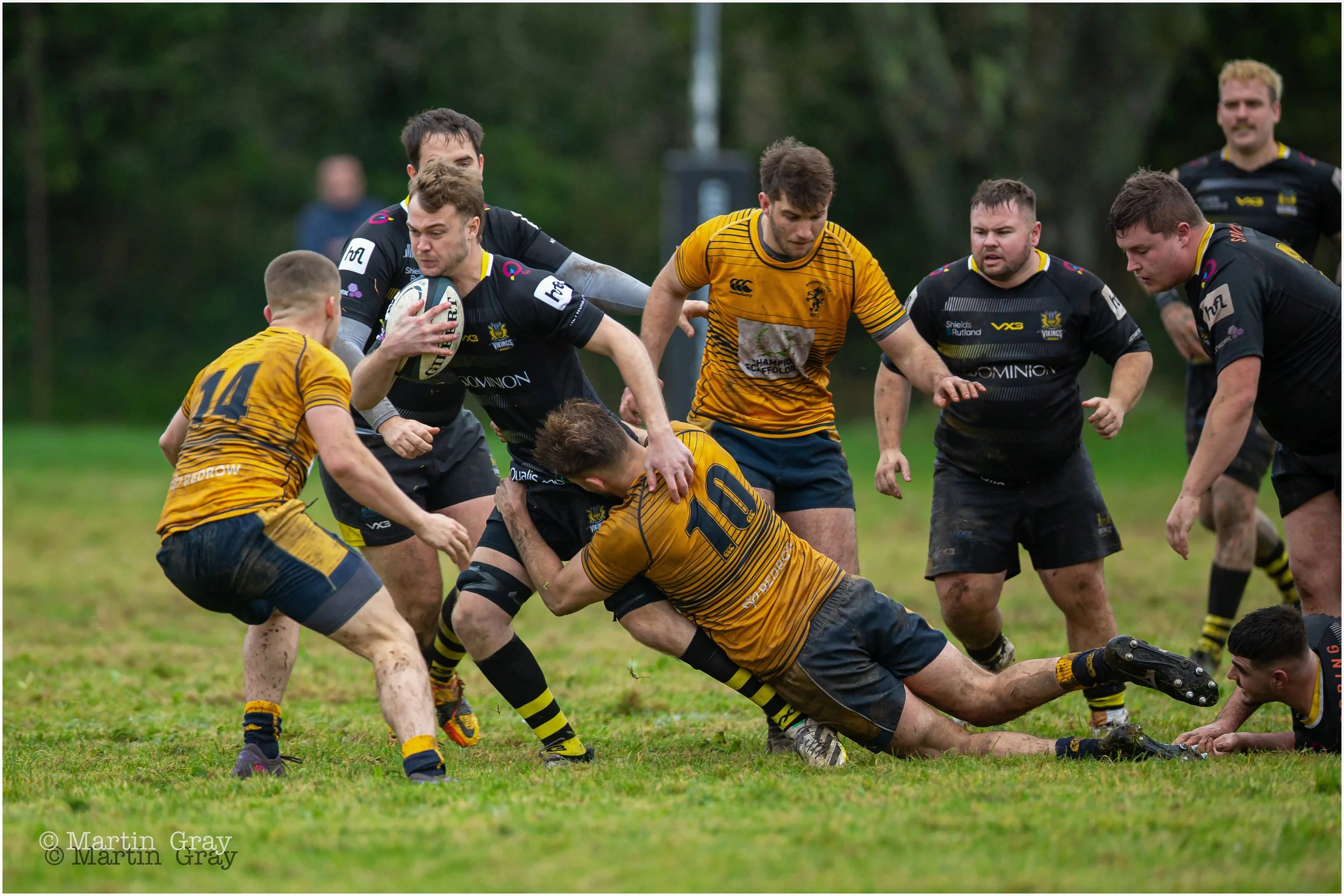 Tom Yarwood looks for space-5710.jpg