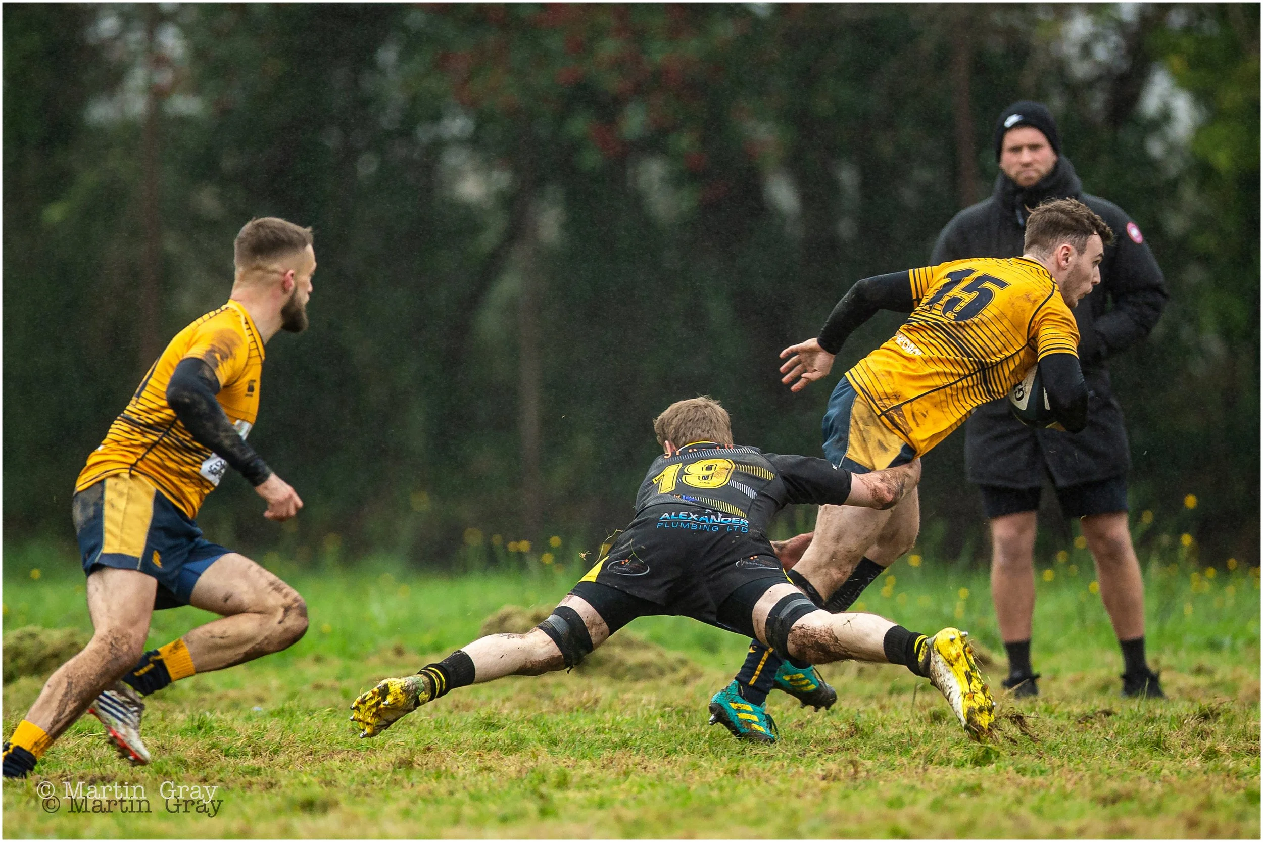 Vikings defend touchline-5724.jpg