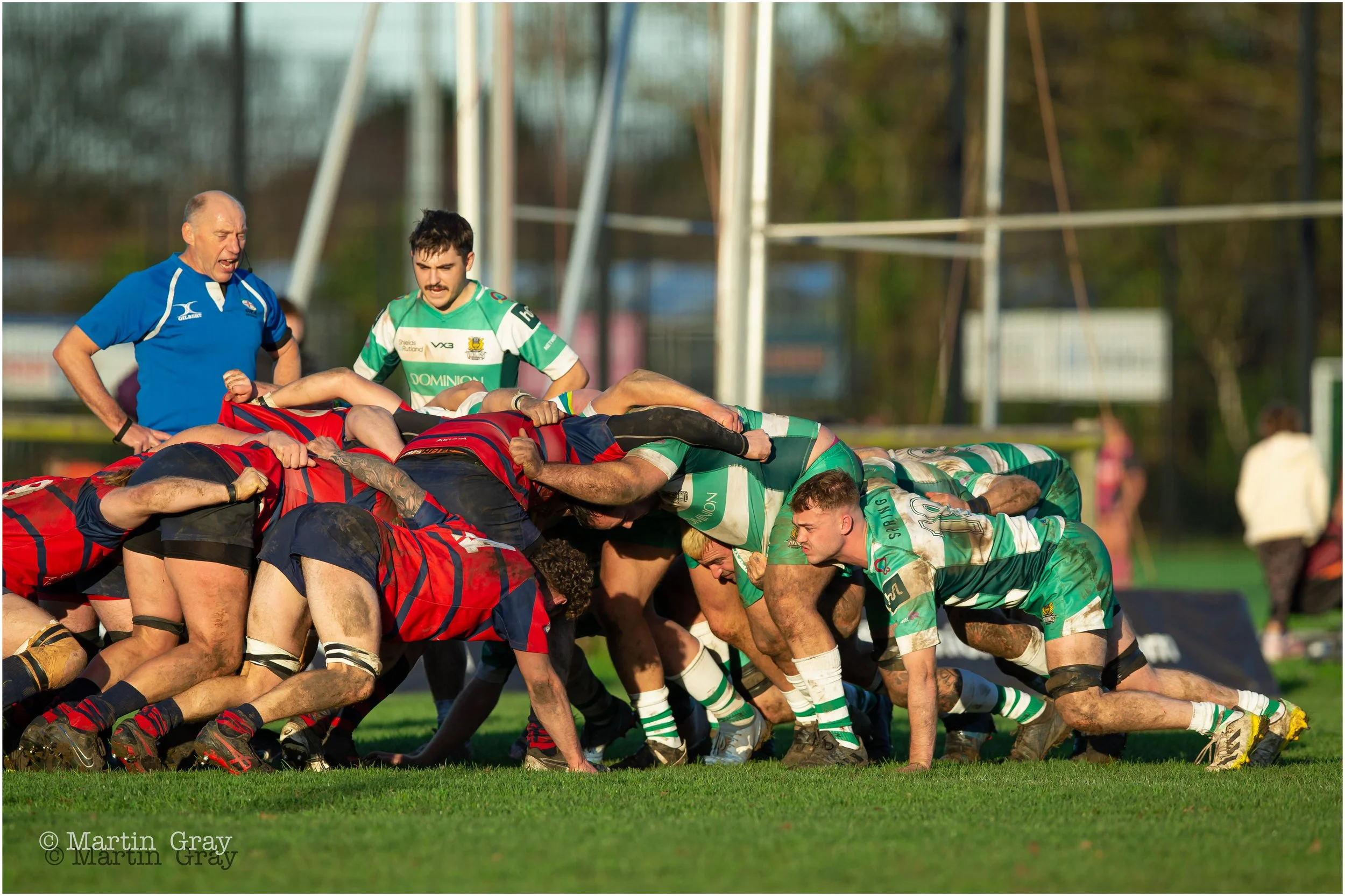 Vikings scrum-7846.jpg