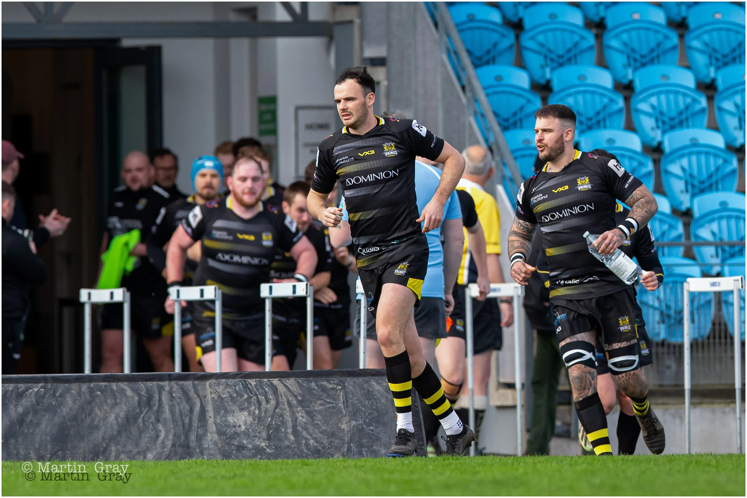 Vikings take the field-3592.jpg