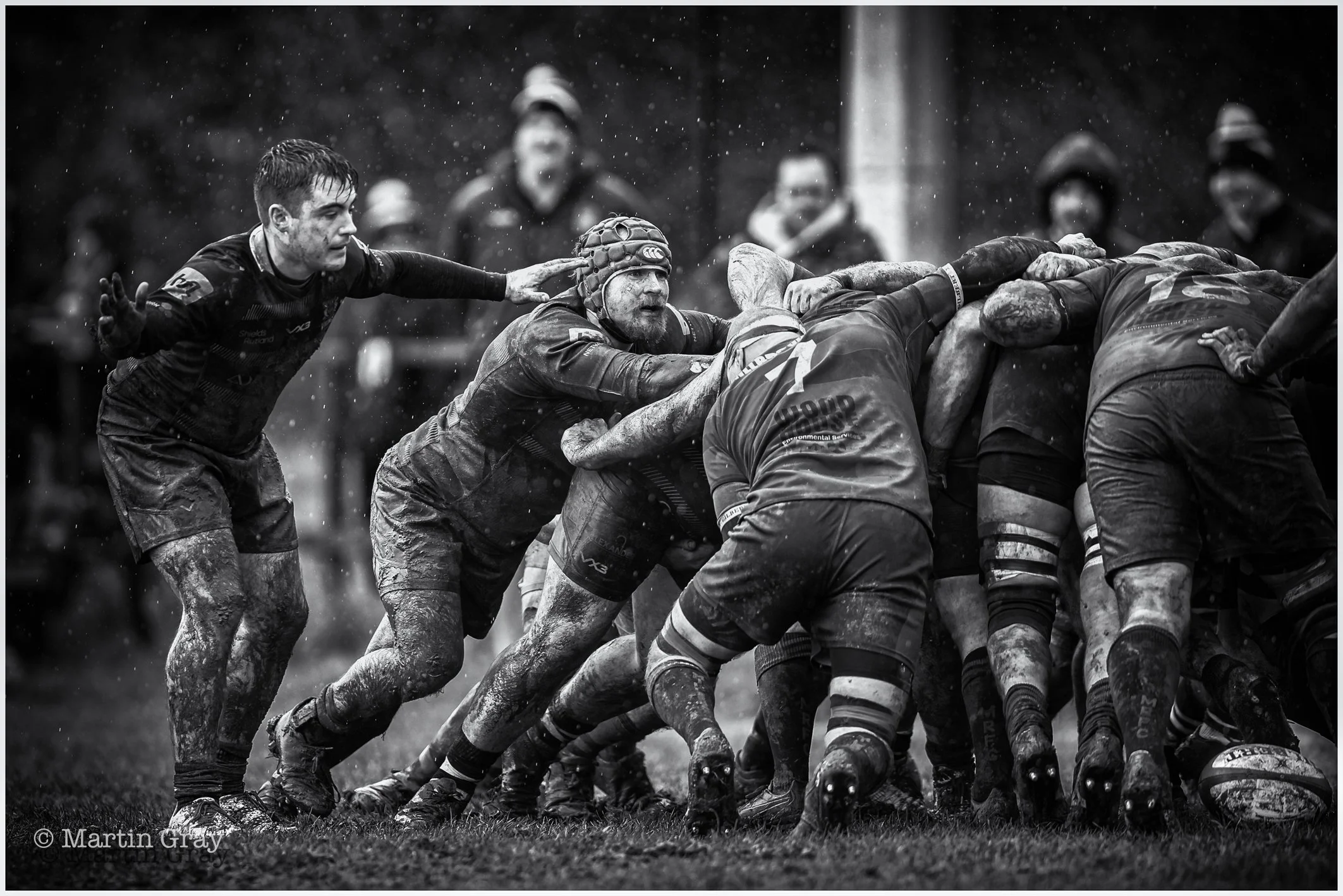 Vikings maul Dan De Kock B+W-8267.jpg