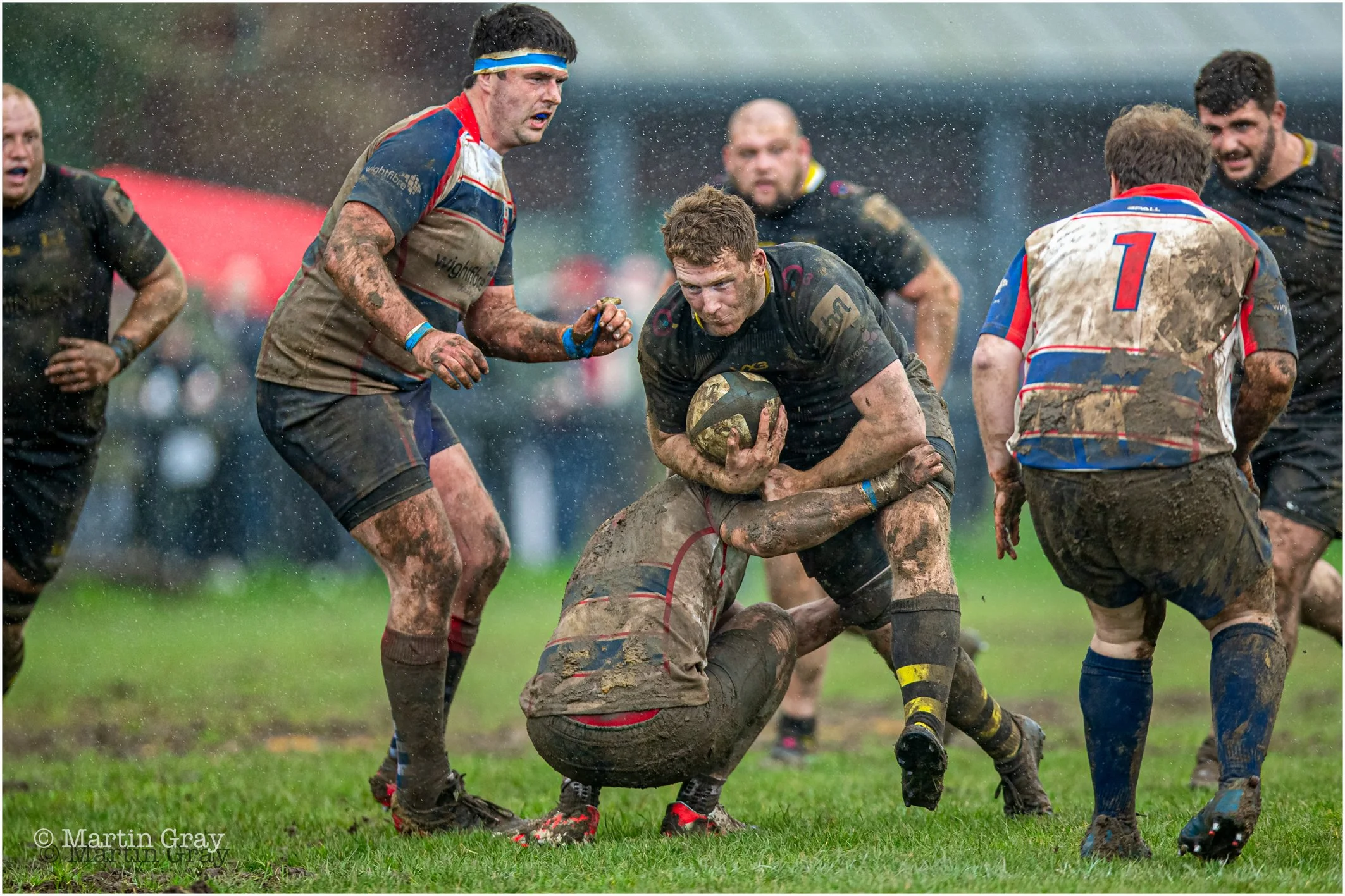 Chris Croft gains valuable yards in the closing minutes-9429.jpg